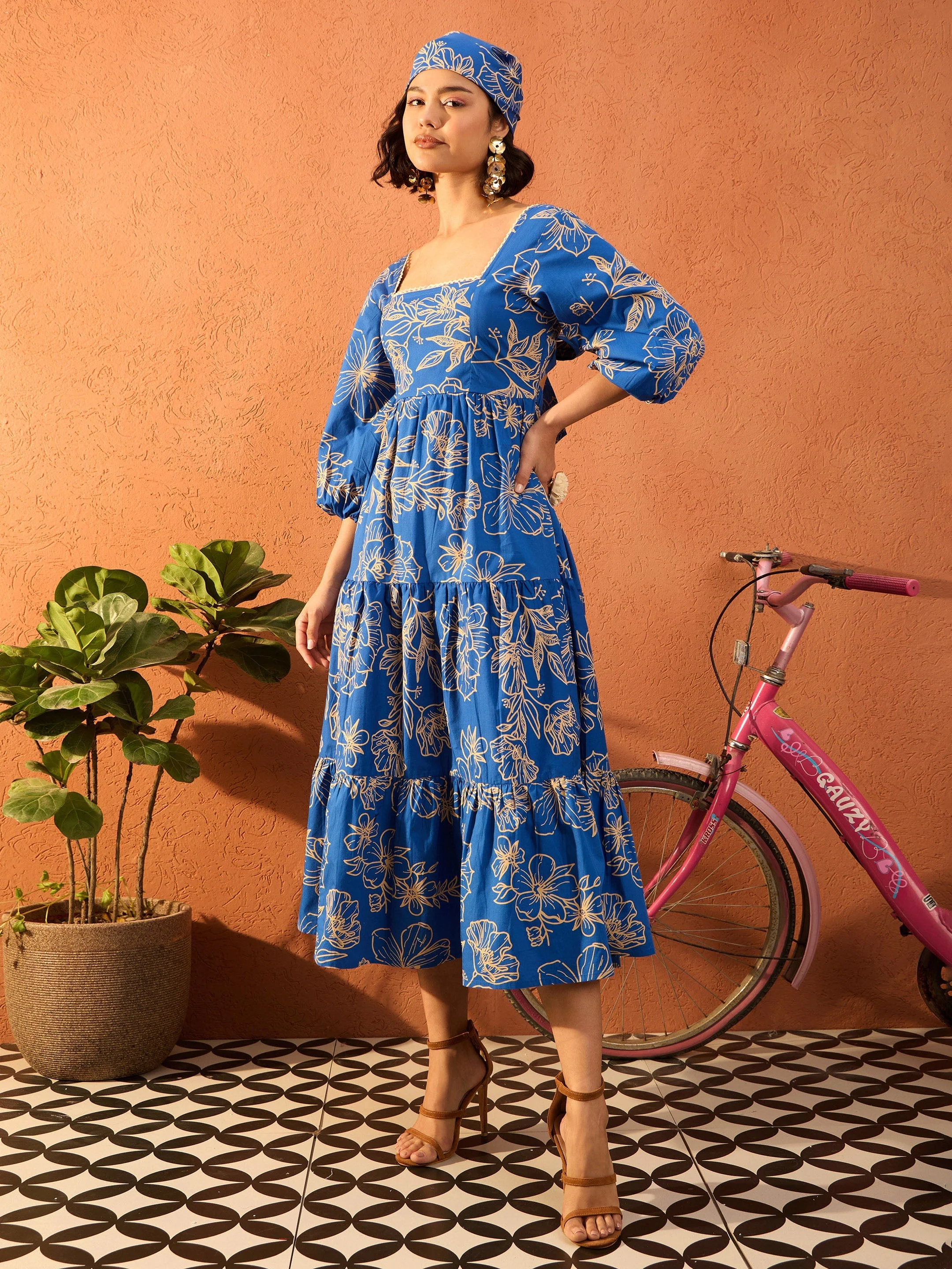 Women Blue & Off White Floral Back Tie Knot Midi Dress - Image 5
