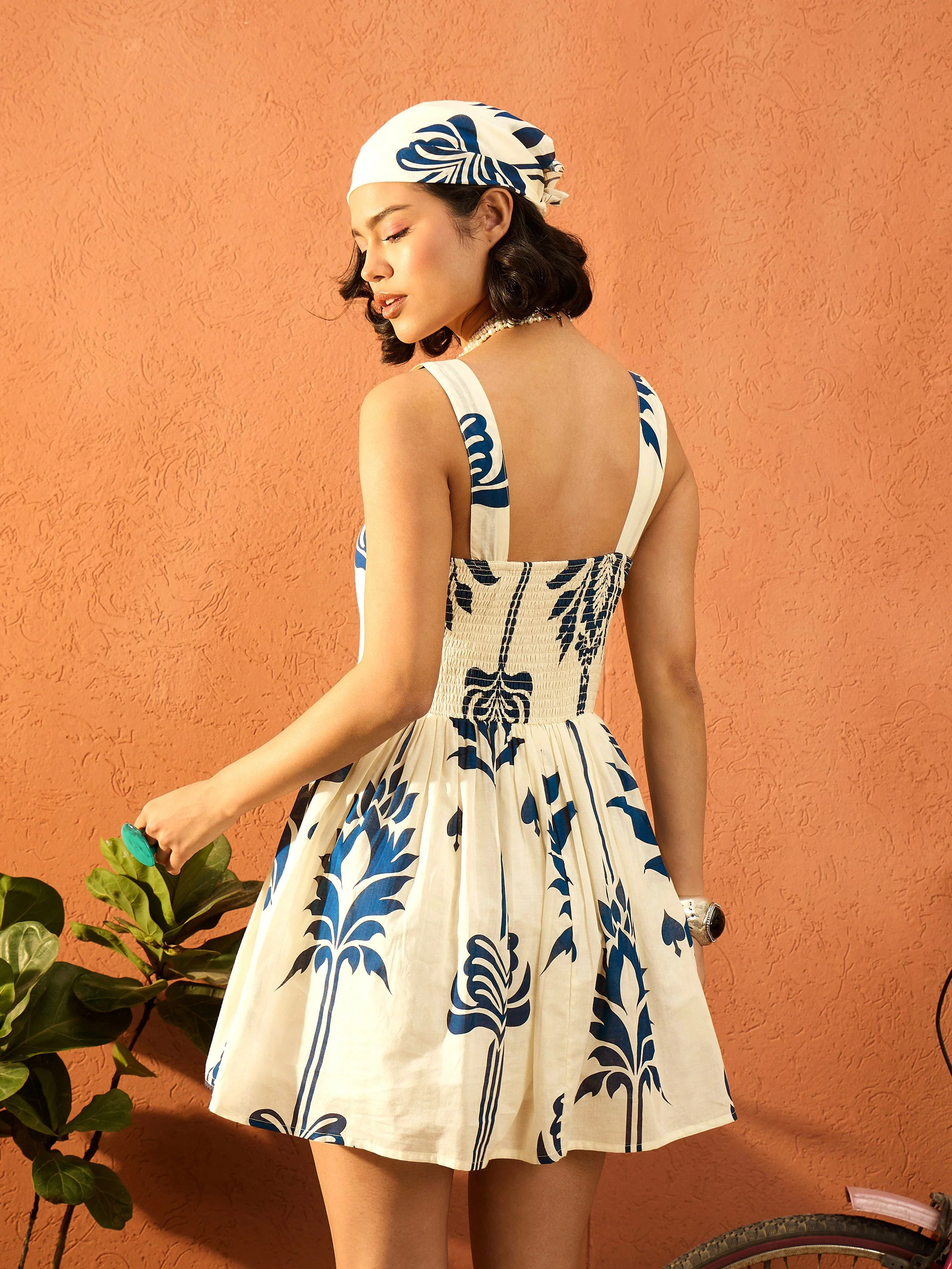 Women Blue & Off White Floral Strappy Short Dress - Image 2