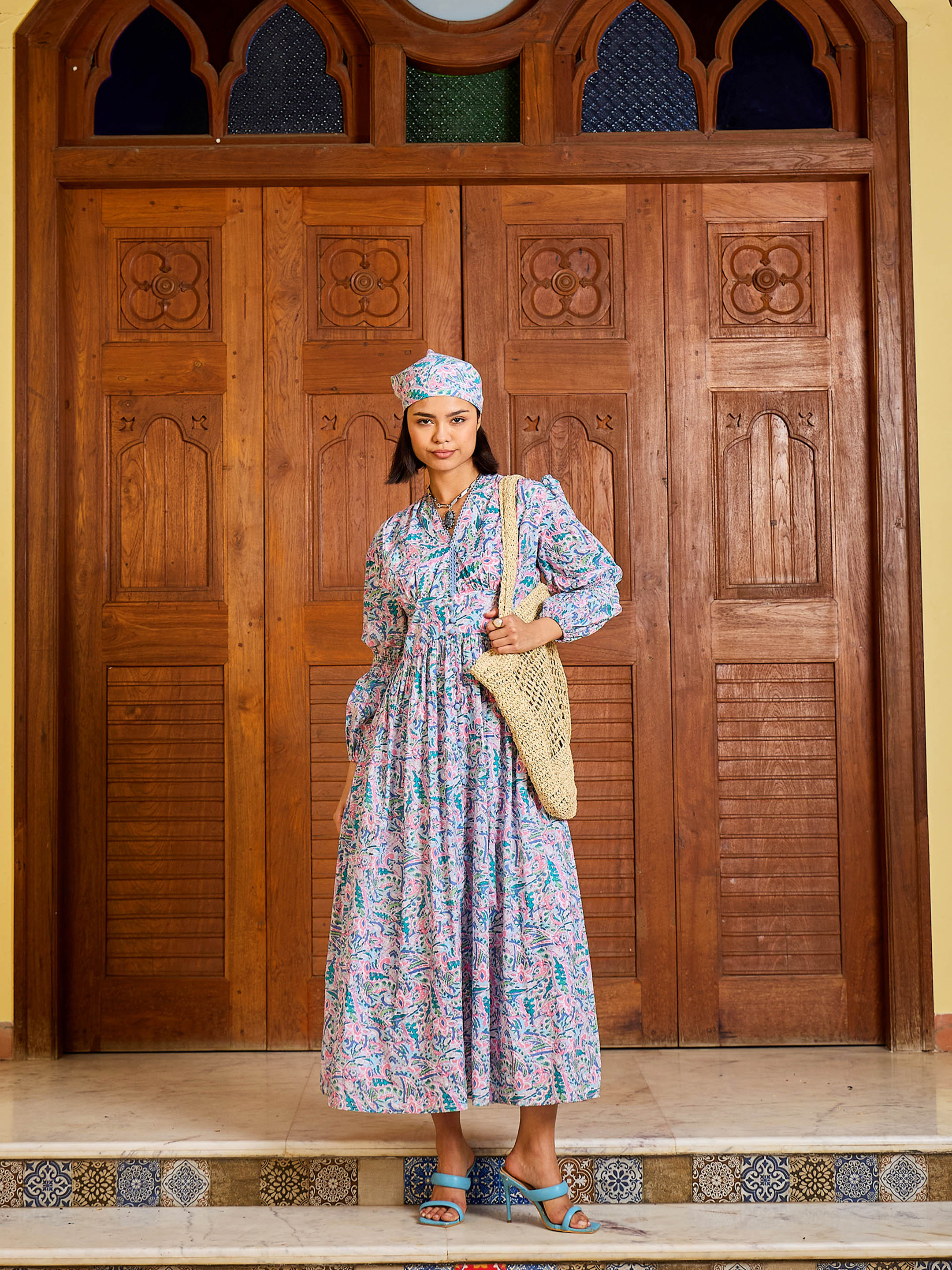 Women Blue Paisley V-Neck Gathered Maxi Dress - Image 4