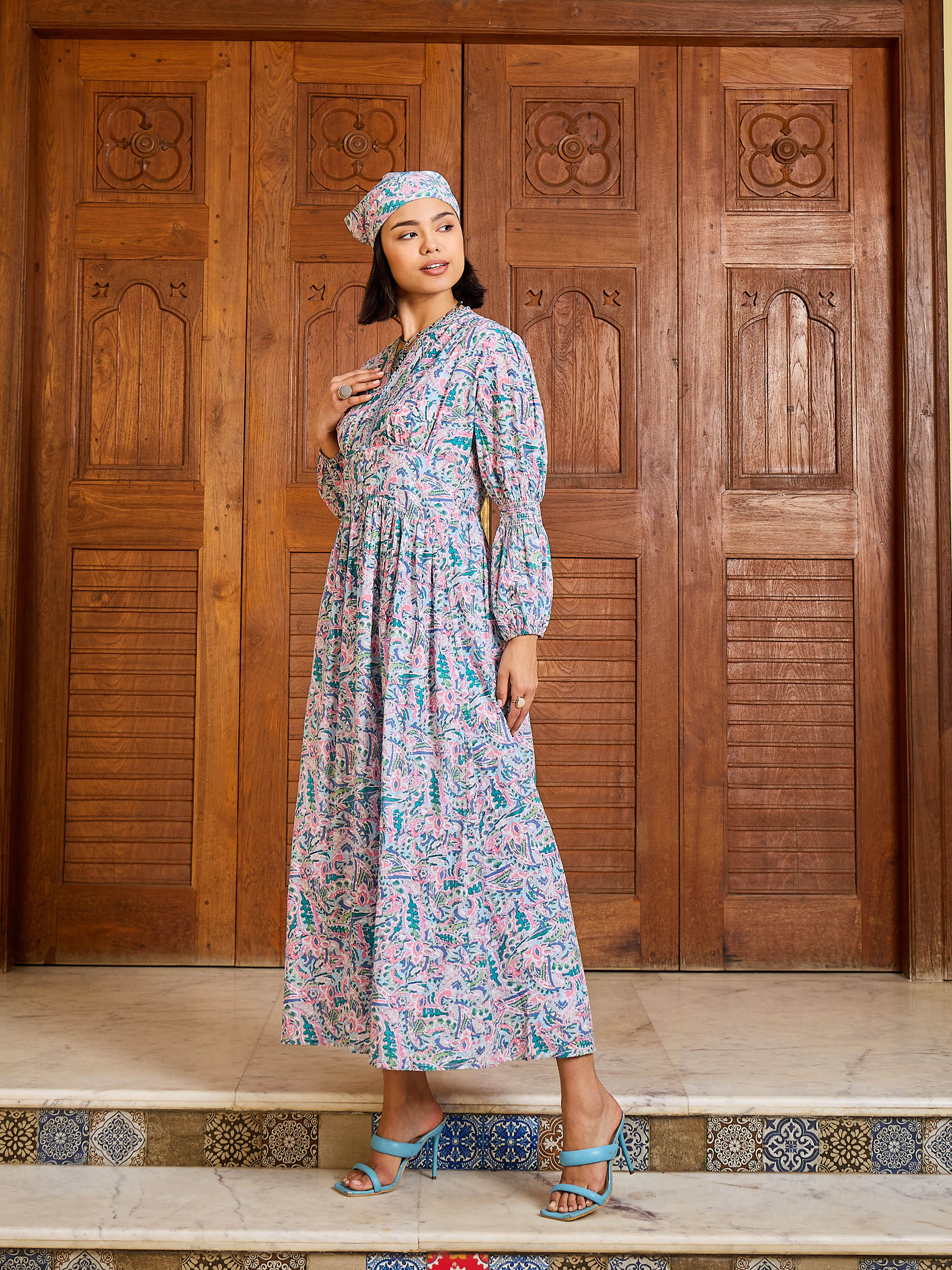 Women Blue Paisley V-Neck Gathered Maxi Dress - Image 5
