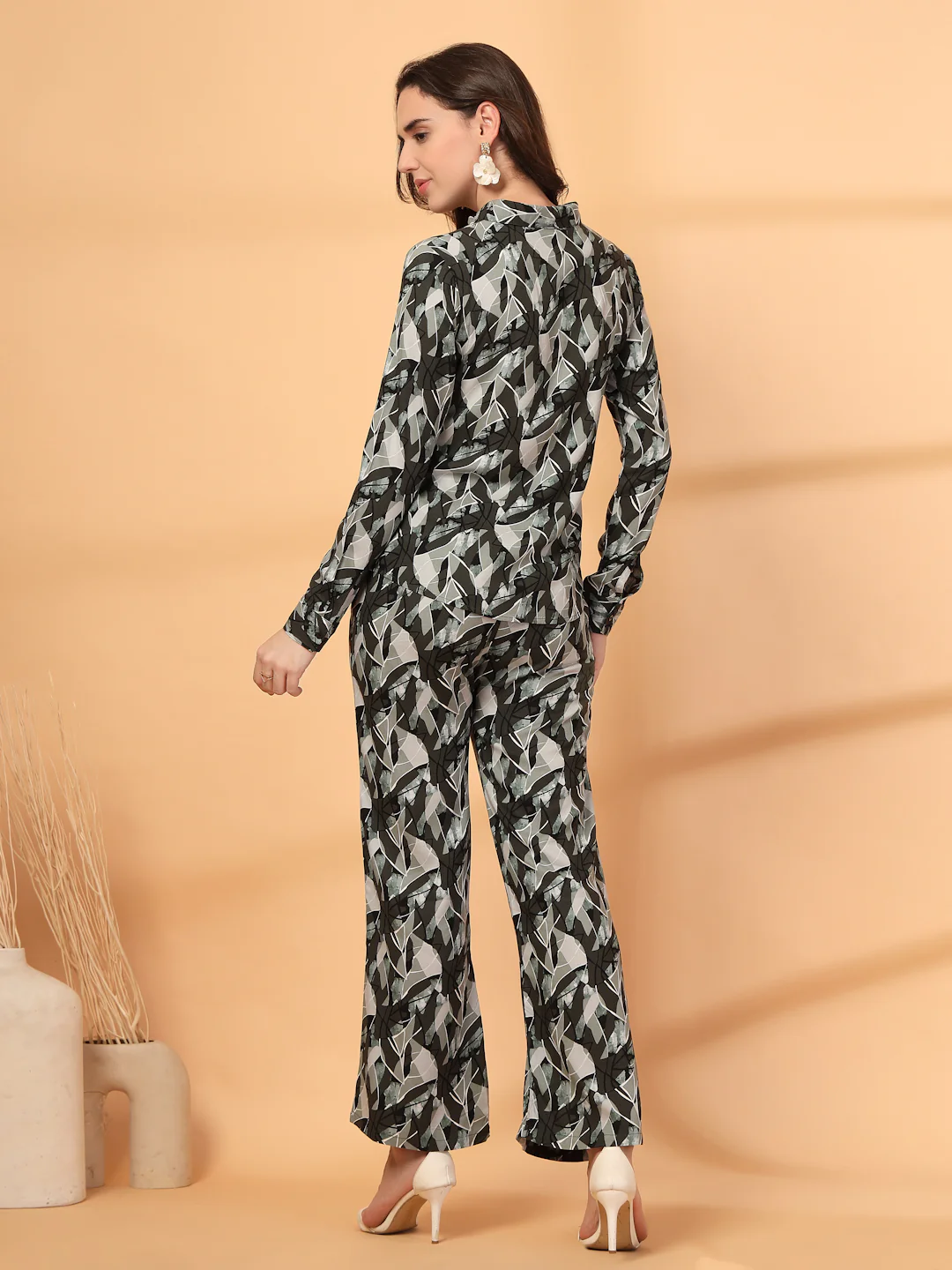 Women Blue  Printed Co-ords - Image 3