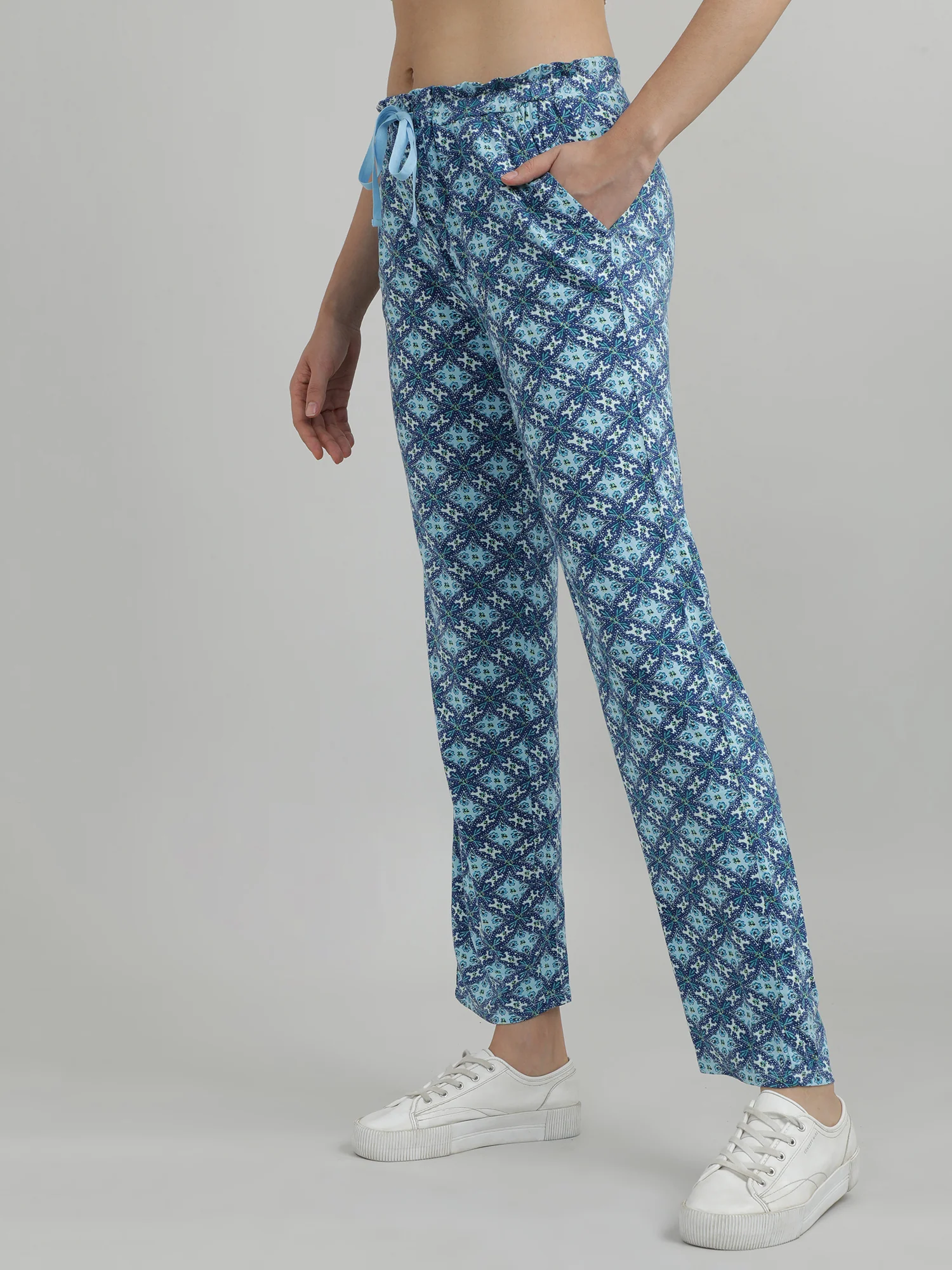Women Blue Printed Lounge Pants - Image 5