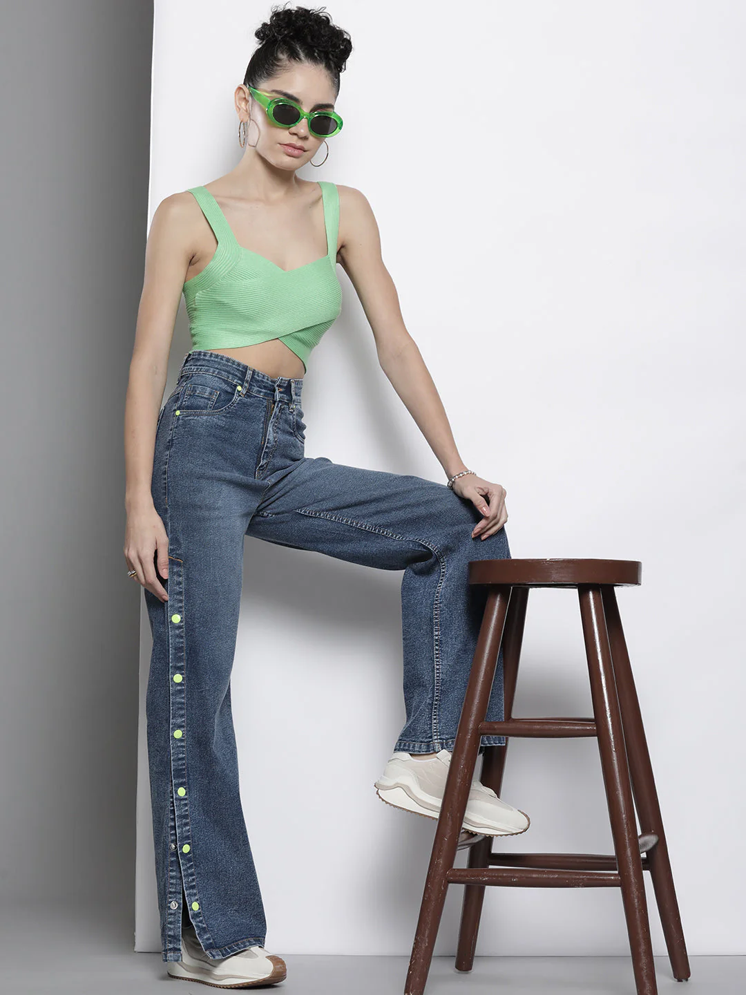 Women Blue Side Button Placket Stretch Straight Jeans - Image 4