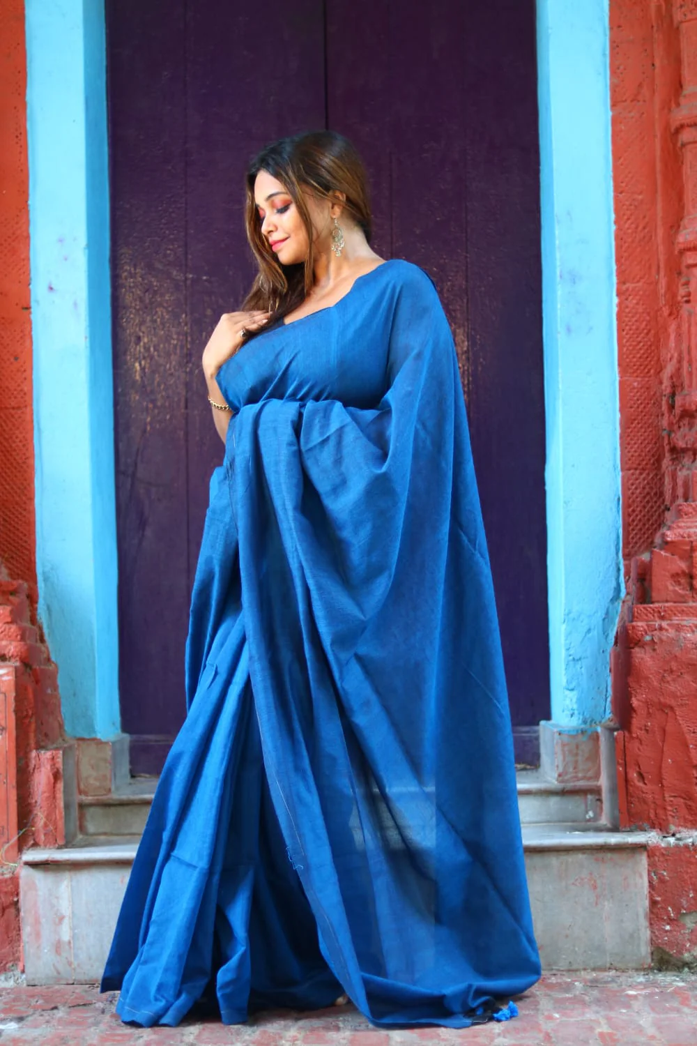 Women Blue Solid Cotton Saree - Image 2