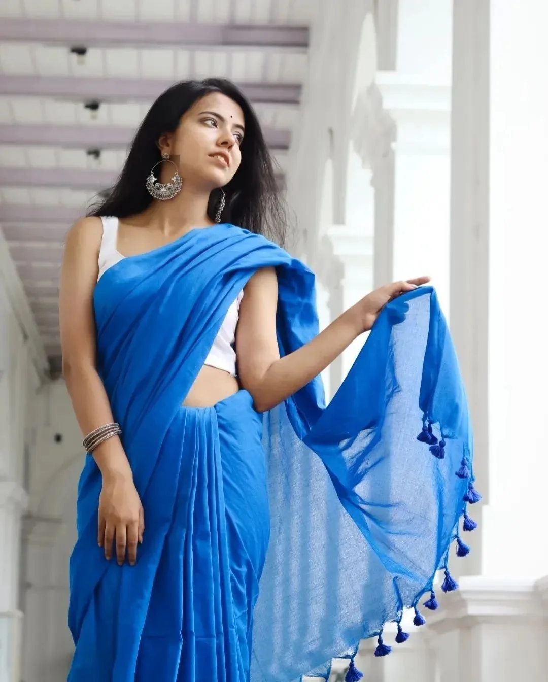 Women Blue Solid Cotton Saree - Image 2
