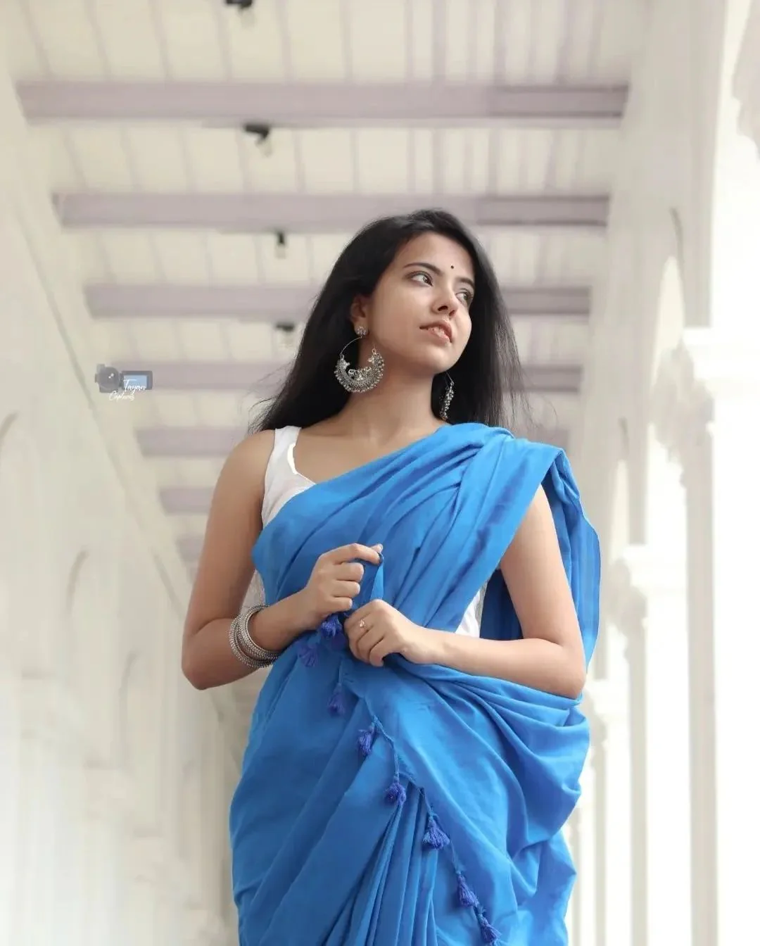 Women Blue Solid Cotton Saree - Image 3
