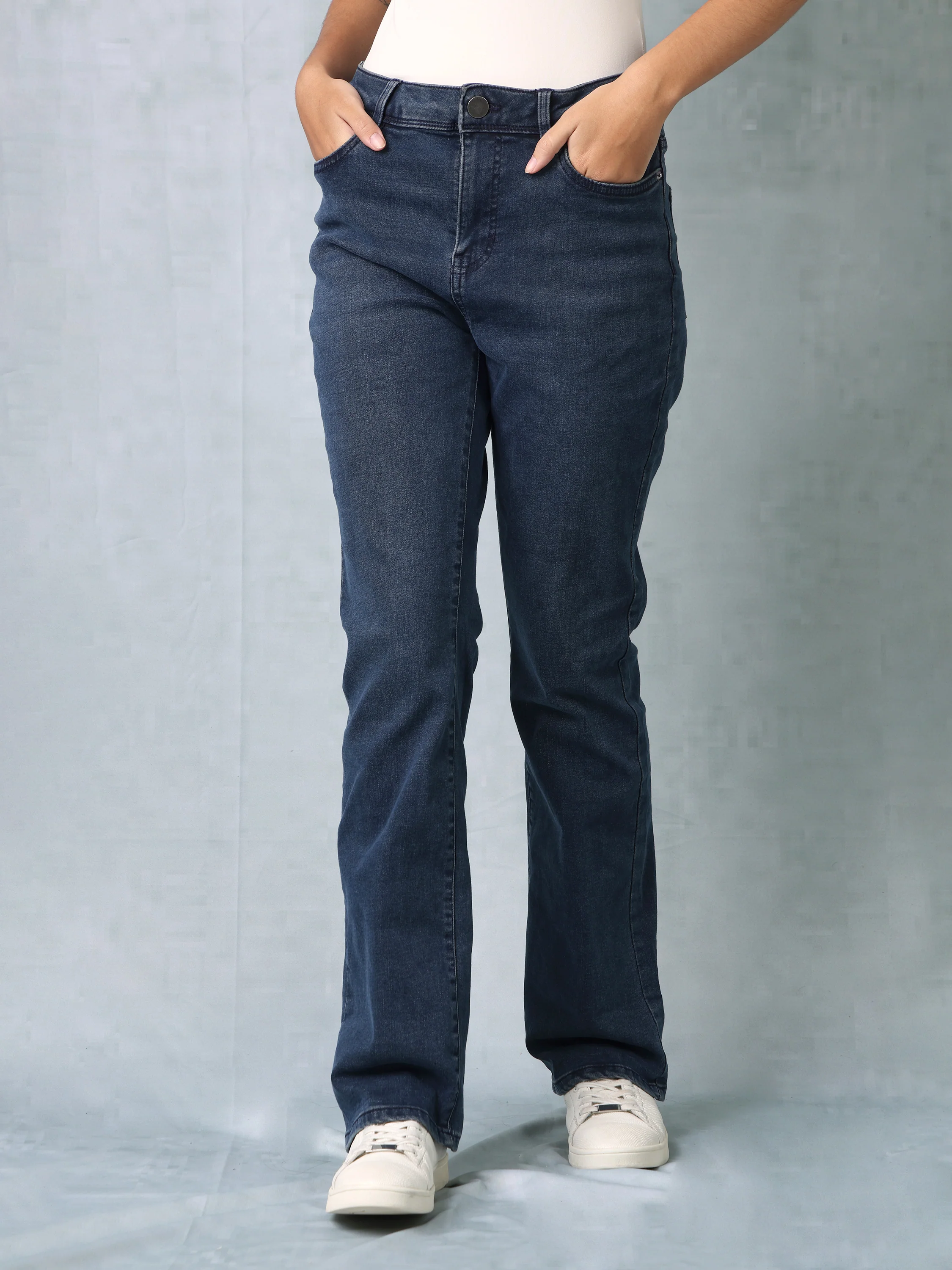 Women Blue Straight Fit Jeans - Image 3