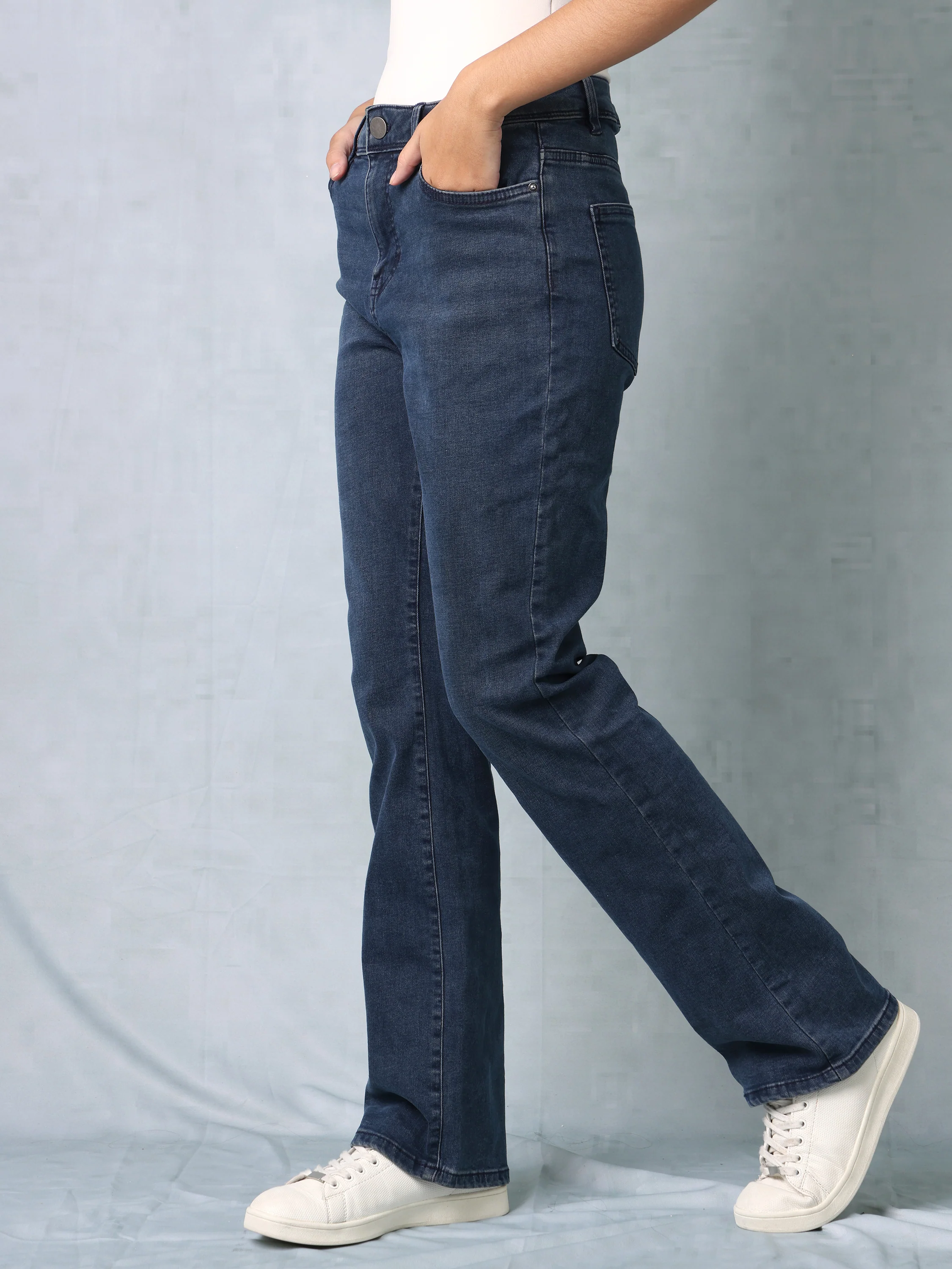 Women Blue Straight Fit Jeans - Image 5