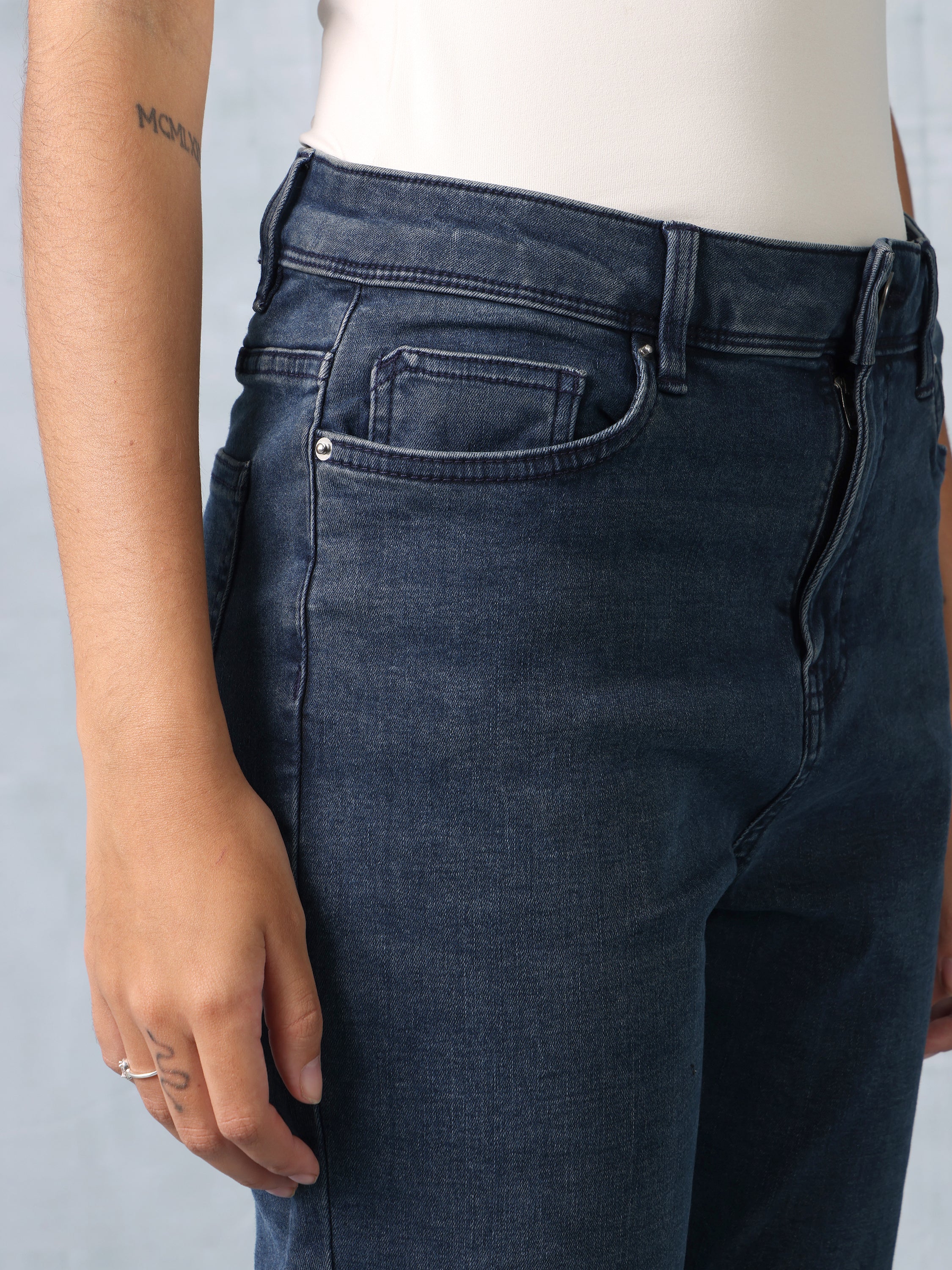Women Blue Straight Fit Jeans - Image 6