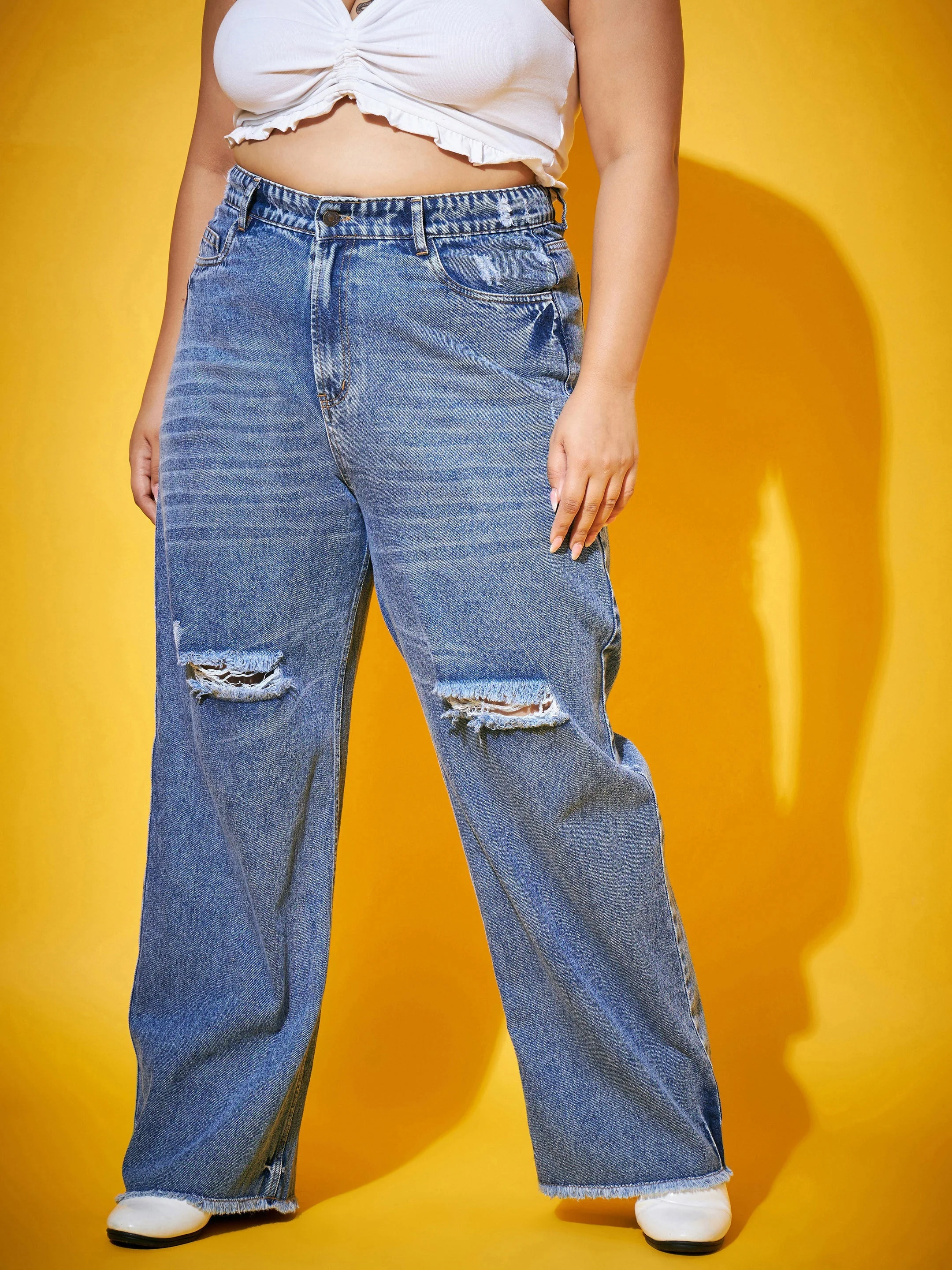 Women Blue Wash Distressed Slit Straight Jeans - Image 2