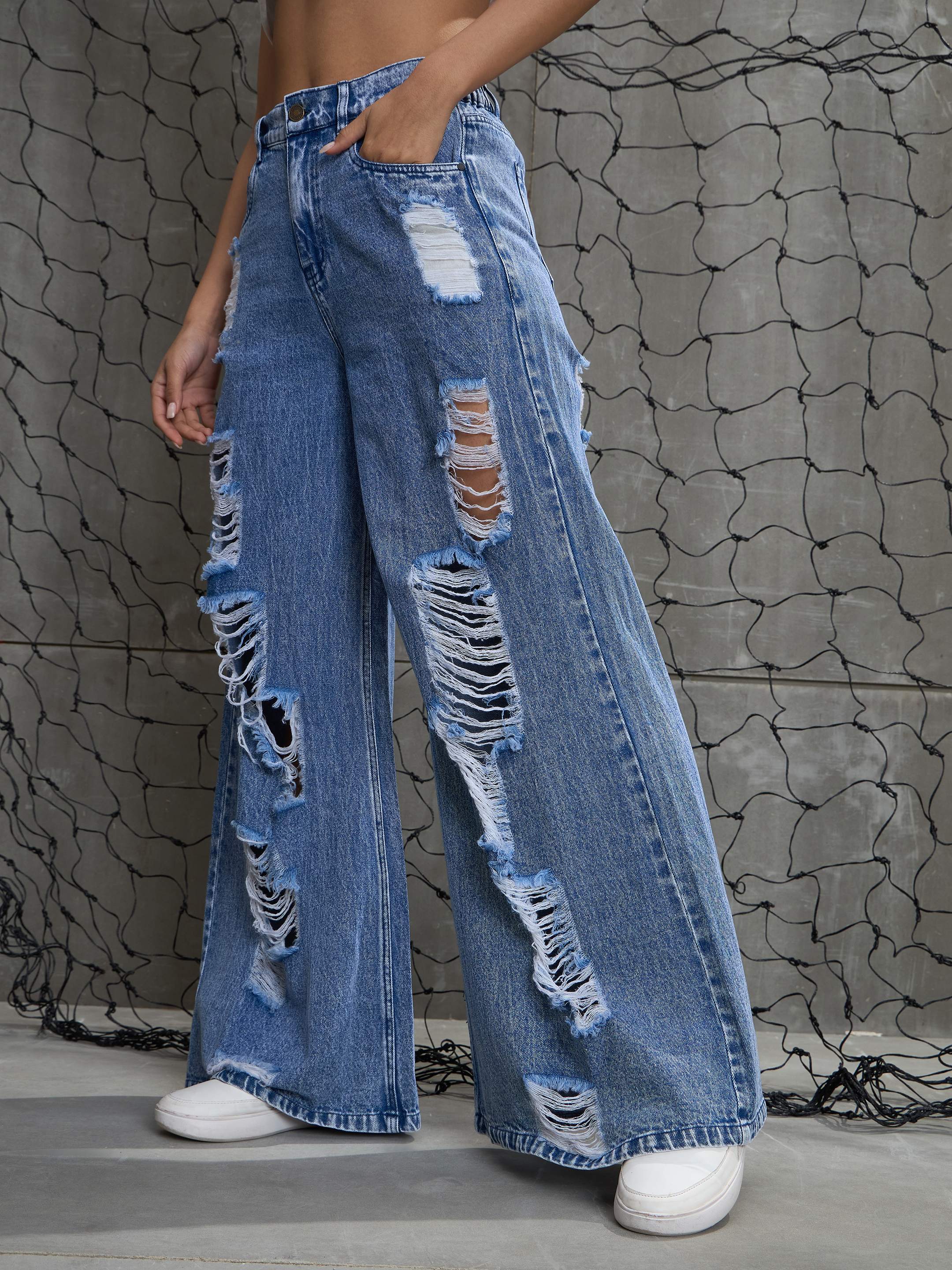 Women Blue Washed Denim Distressed Jeans - Image 4