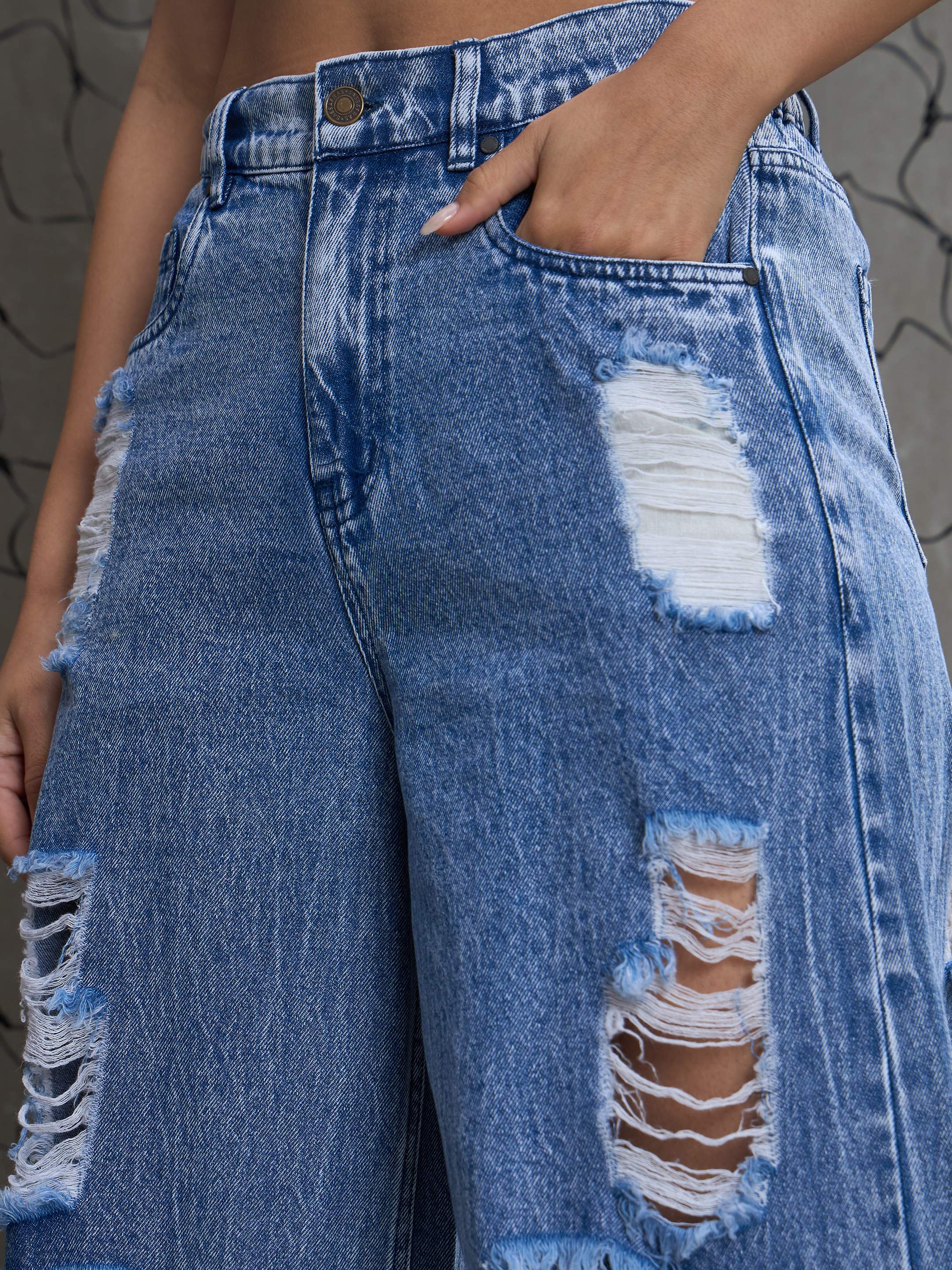 Women Blue Washed Denim Distressed Jeans - Image 5