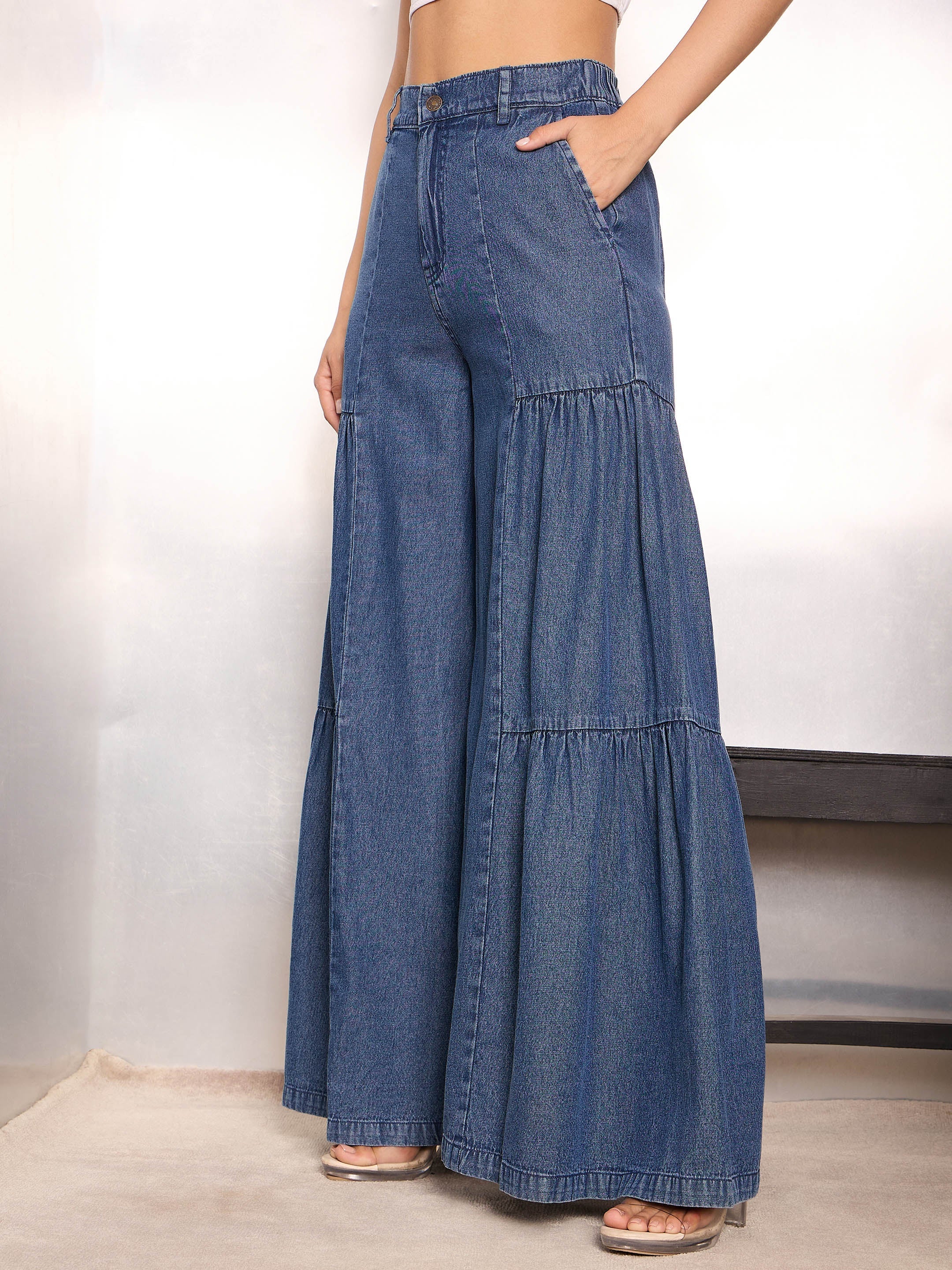 Women Blue Washed Gathered Front Flared Jeans - Image 3