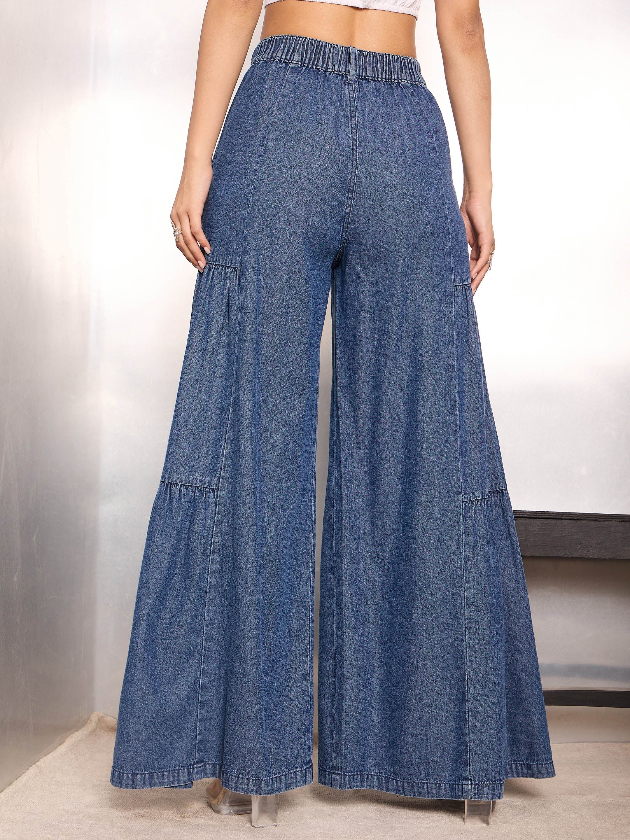 Women Blue Washed Gathered Front Flared Jeans - Image 5