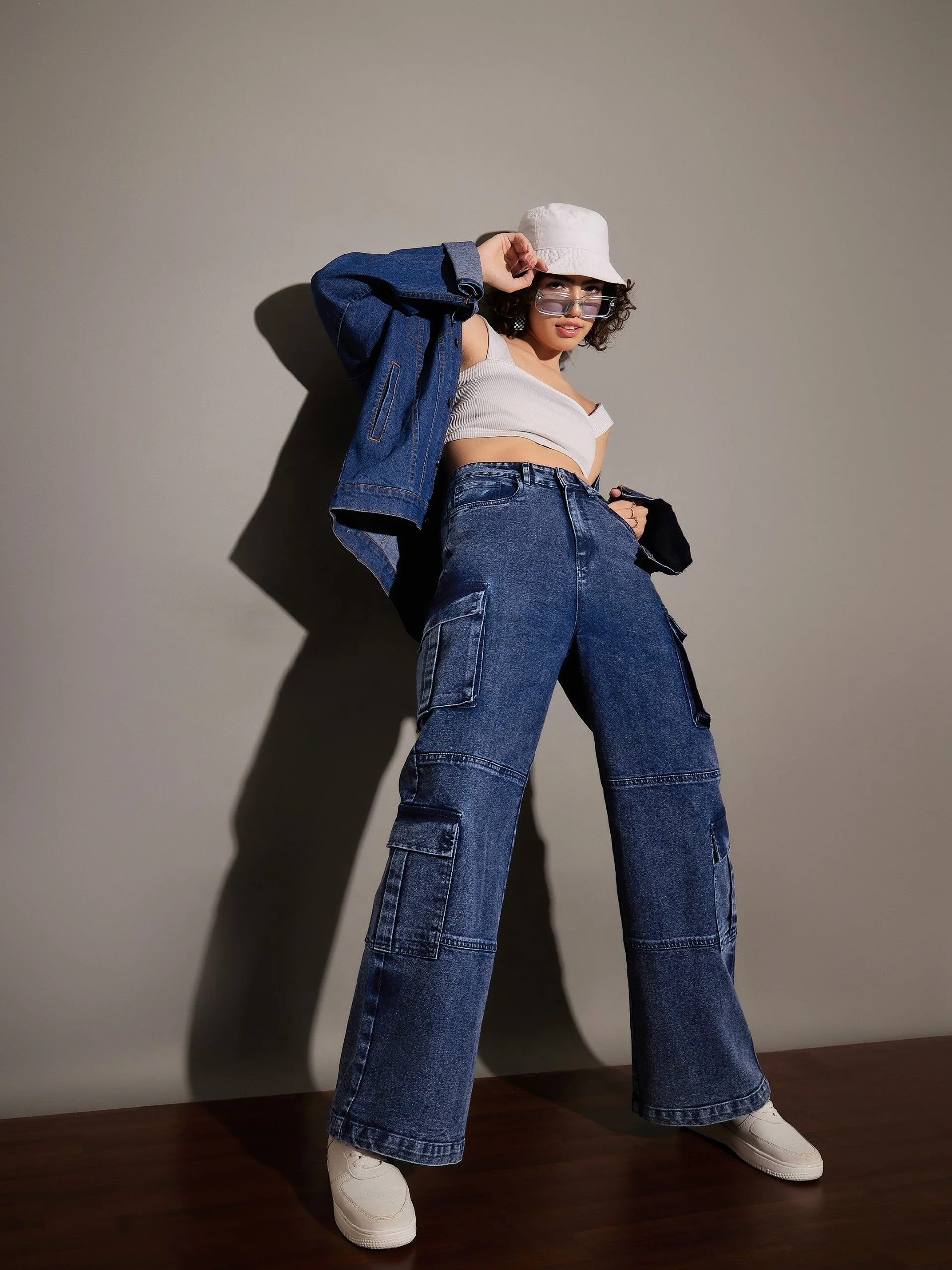 Women Blue Washed Multi Pockets Detail Jeans - Image 6