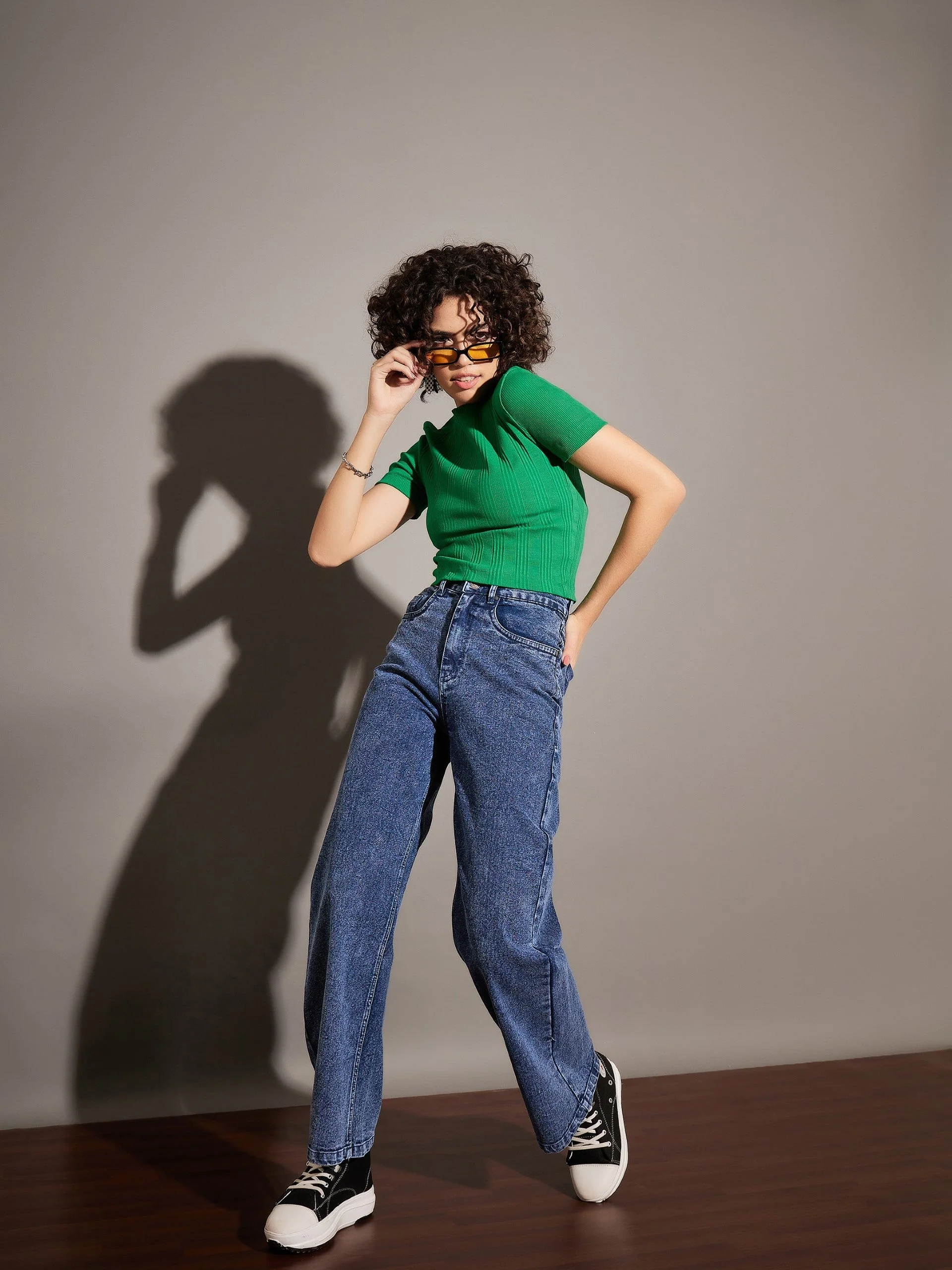 Women Blue Washed Straight Fit Jeans - Image 2