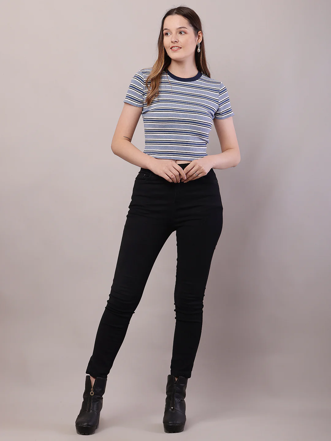Women Blue-White Cotton Round Neck Crop Top - Image 3