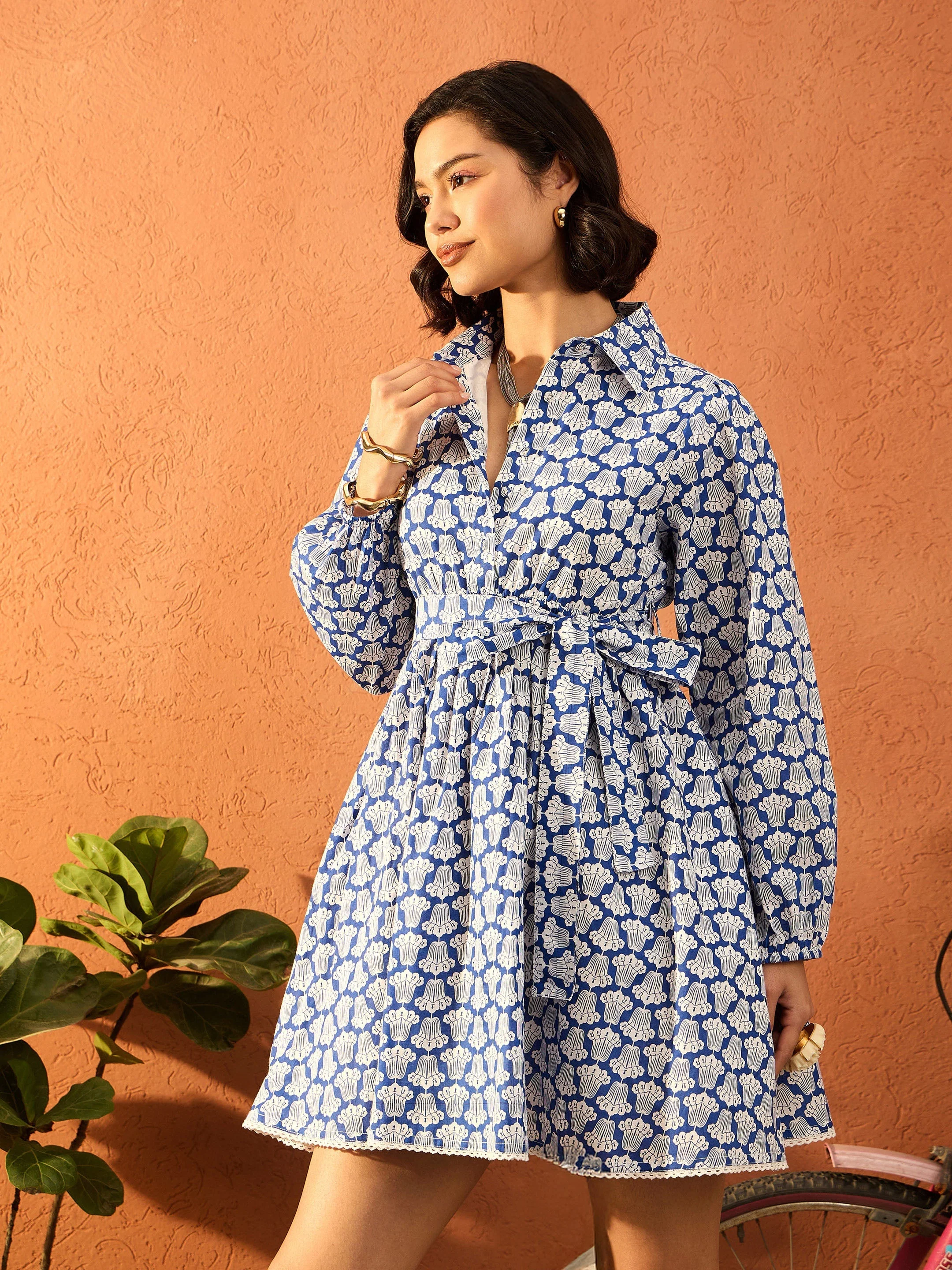 Women Blue & White Floral Front Button Short Dress - Image 3