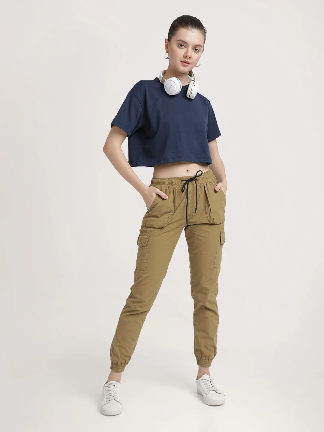 Women Bronze-Toned Cargo Joggers Trousers - Image 7