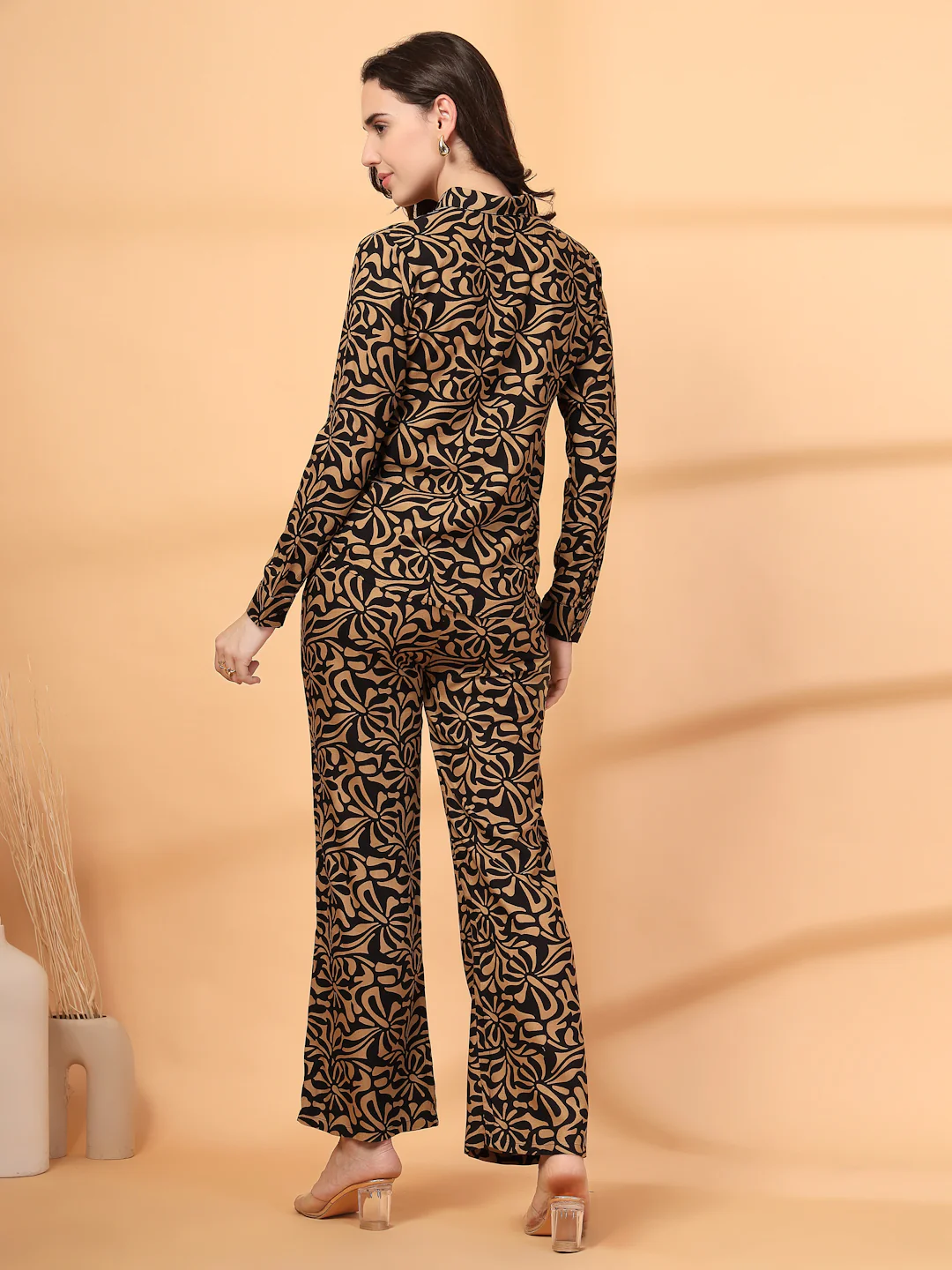 Women Brown Abstract Print Co-ords - Image 3