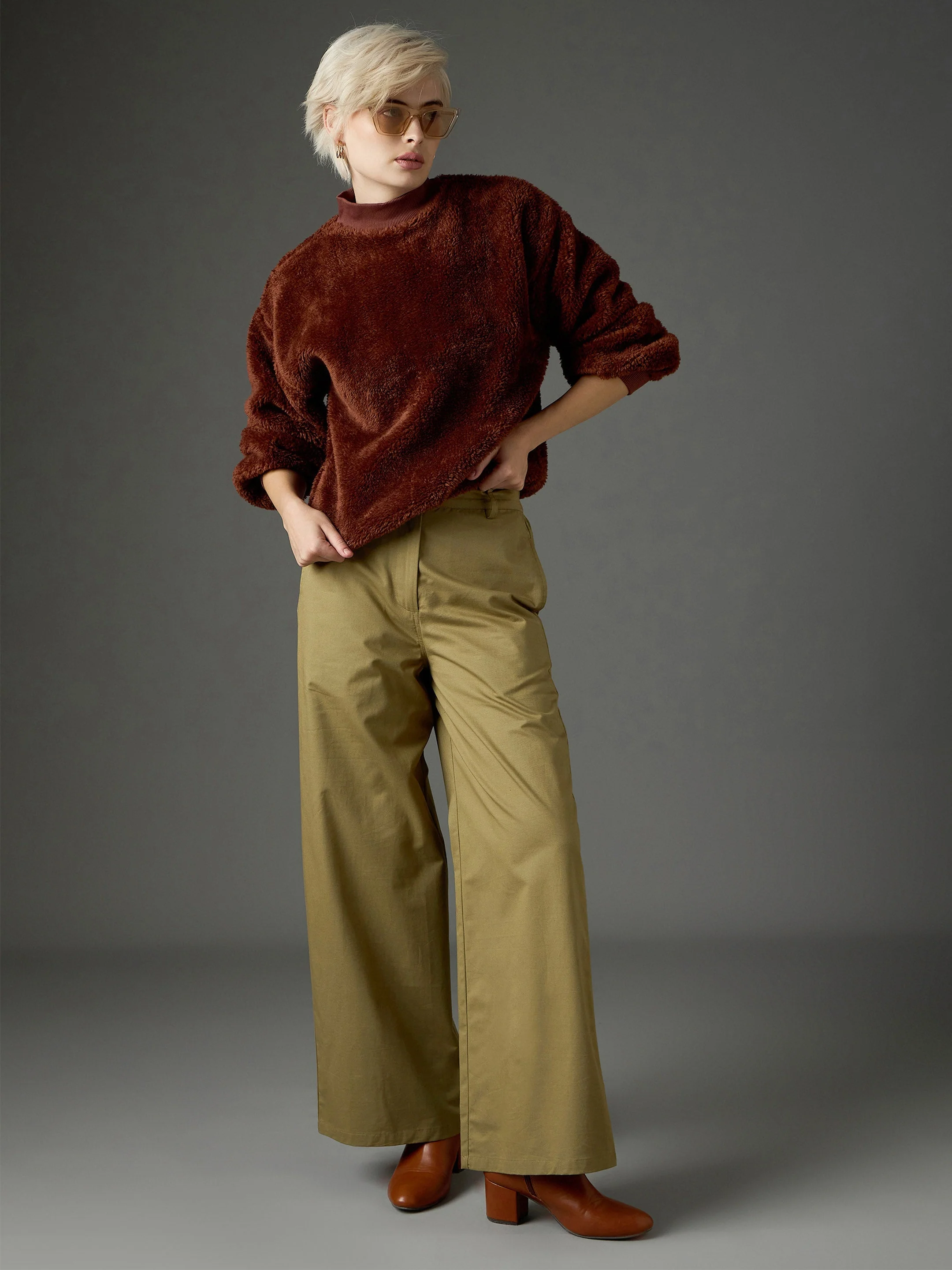 Women Brown Balloon Sleeve Faux Fur Sweatshirt - Image 4