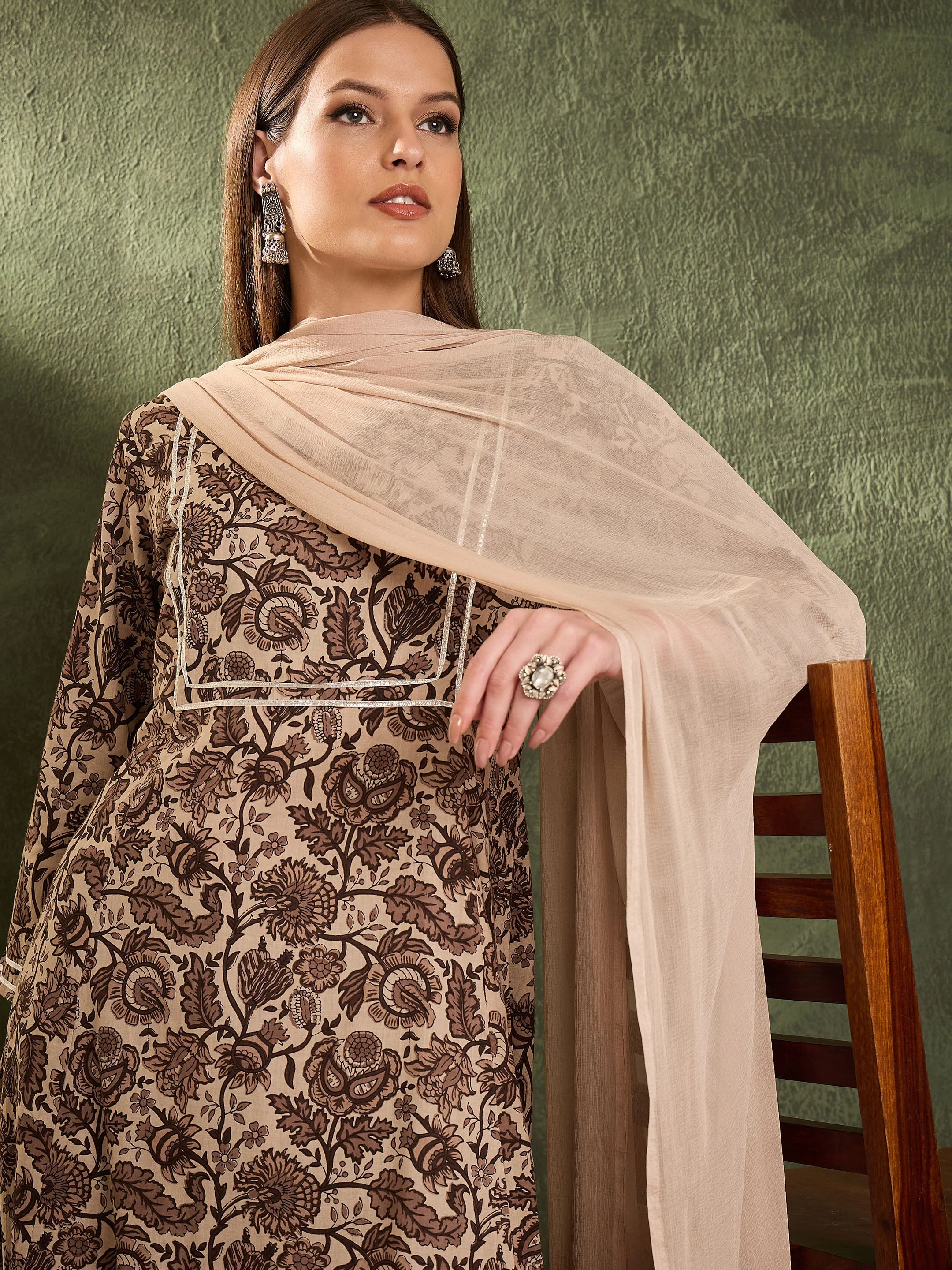 Women Brown & Beige Floral Yoke Kurta Set with Dupatta - Image 4