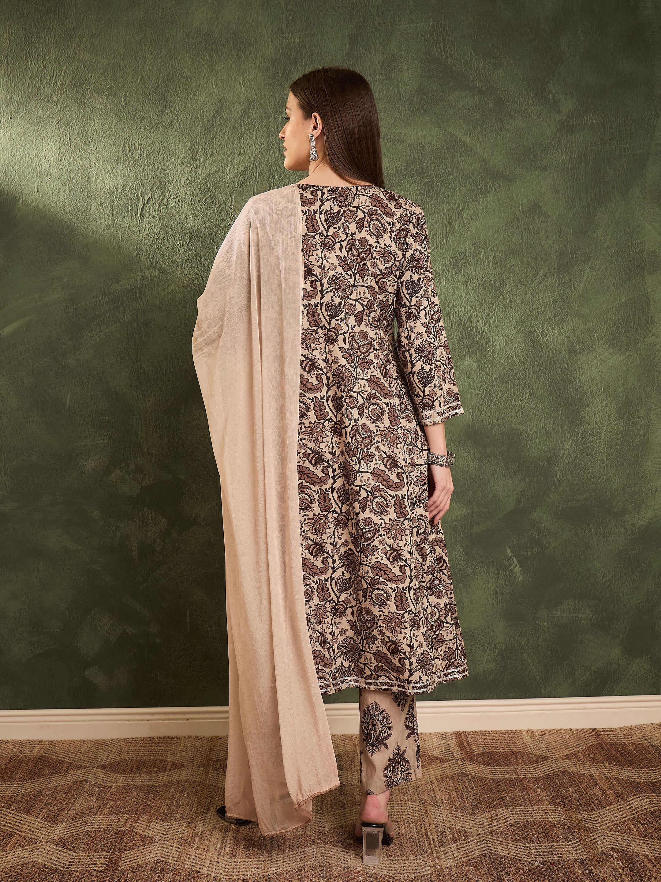 Women Brown & Beige Floral Yoke Kurta Set with Dupatta - Image 5