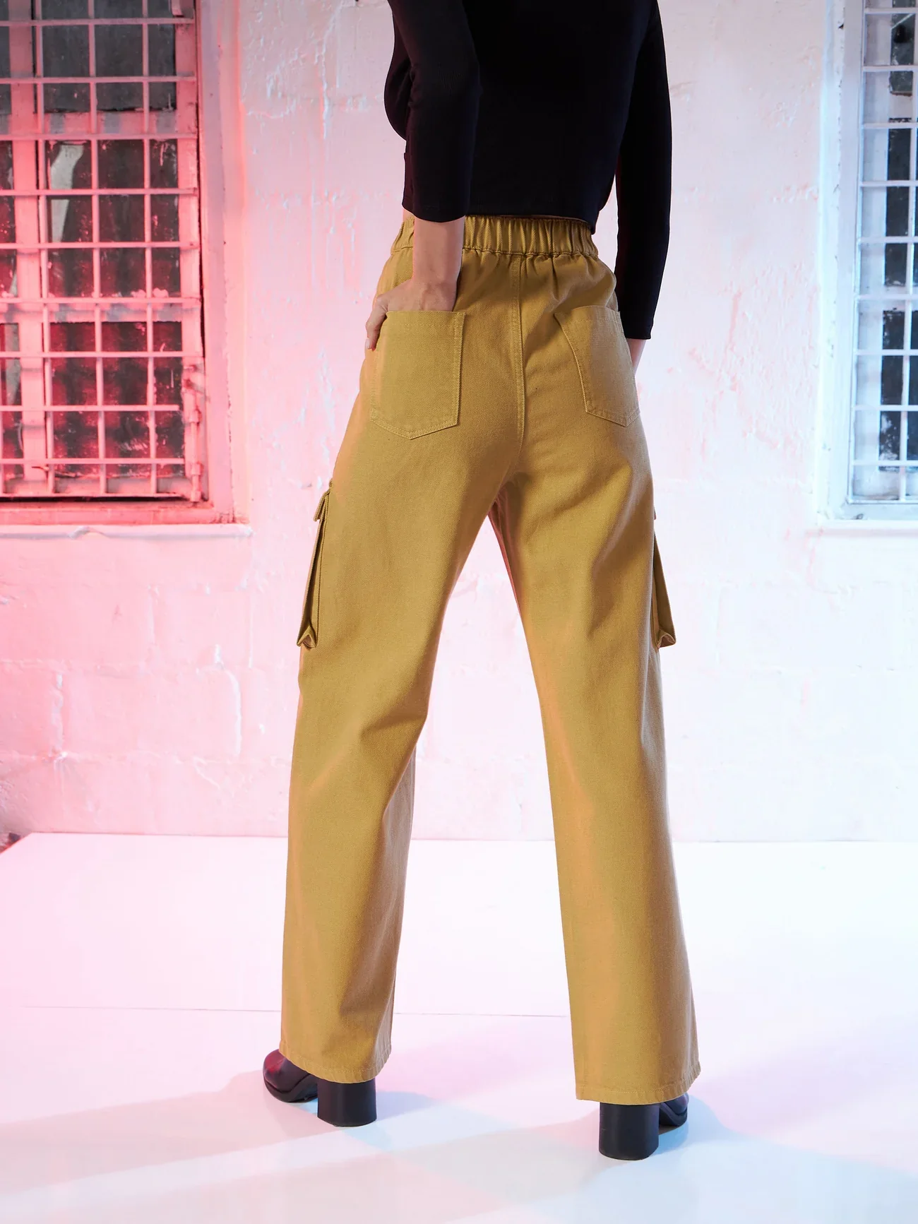 Women Brown Box Pocket Cargo Jeans - Image 5