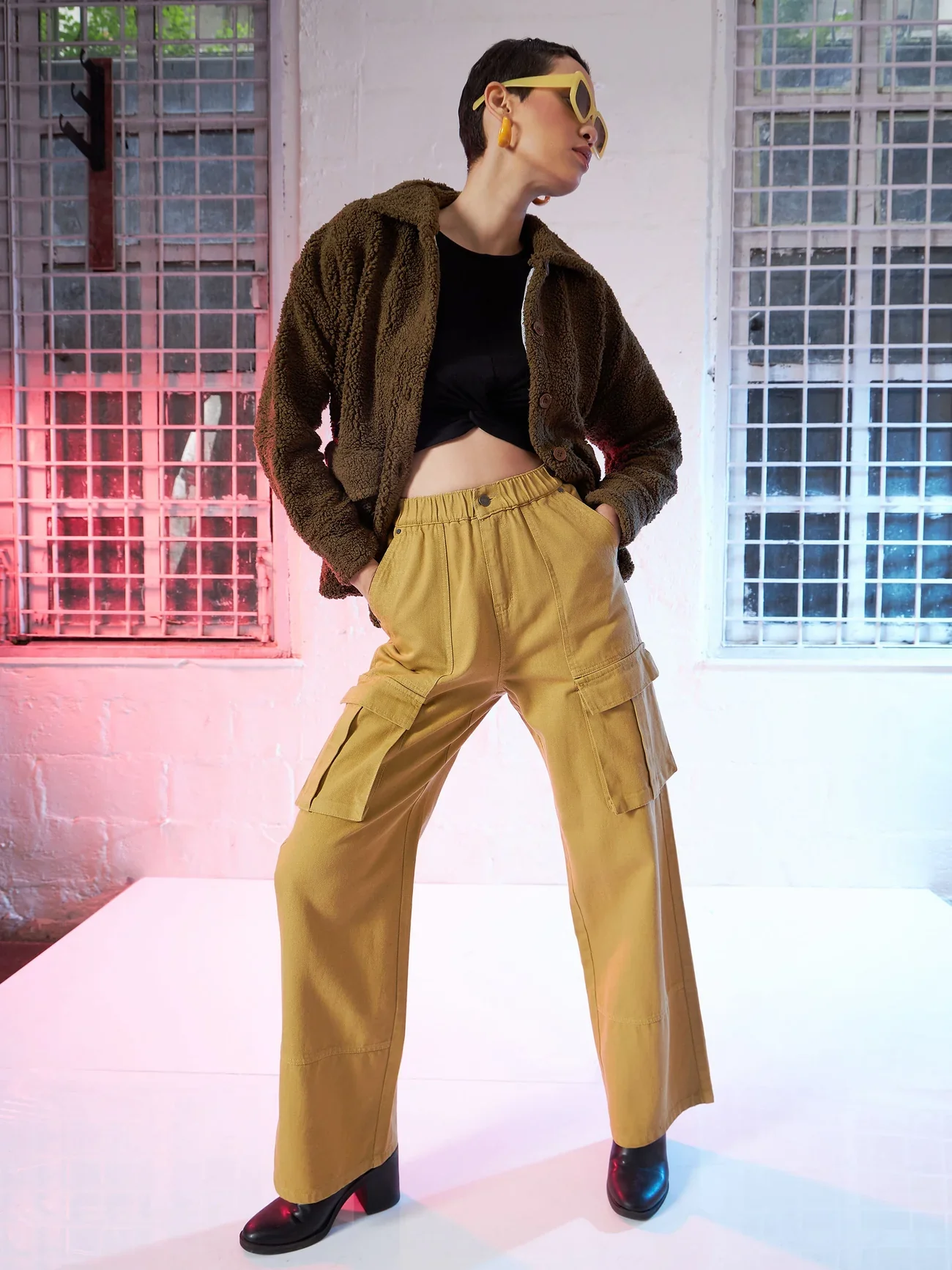 Women Brown Box Pocket Cargo Jeans - Image 6