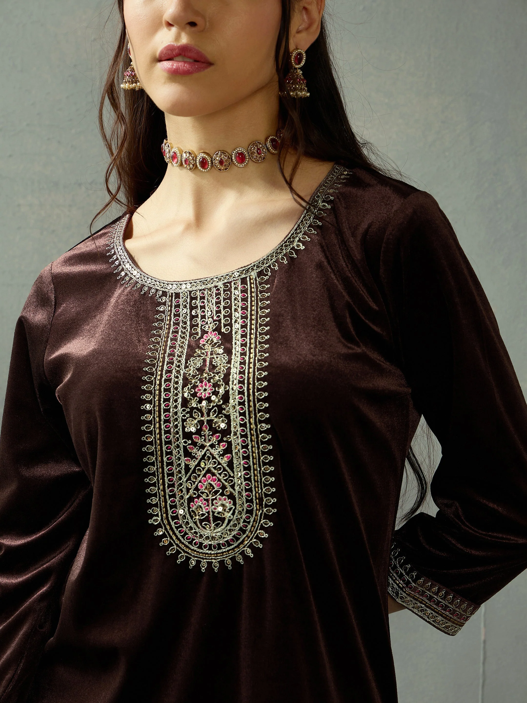 Women Brown Velvet Embroidered Kurta With Tulip Pants - Image 4