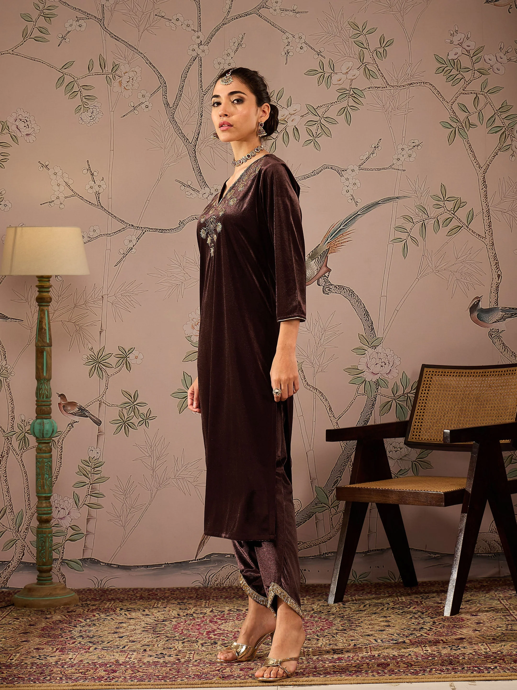Women Brown Velvet V-Neck Front Embroidered Kurta - Image 3