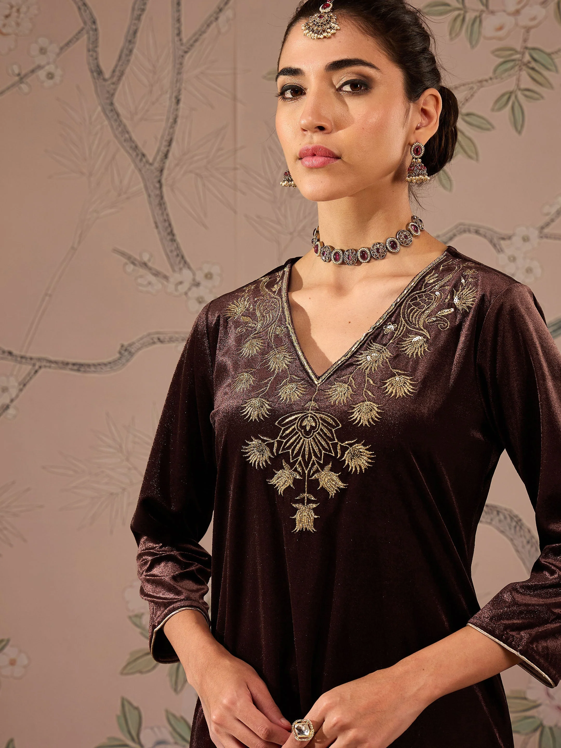 Women Brown Velvet V-Neck Front Embroidered Kurta - Image 4