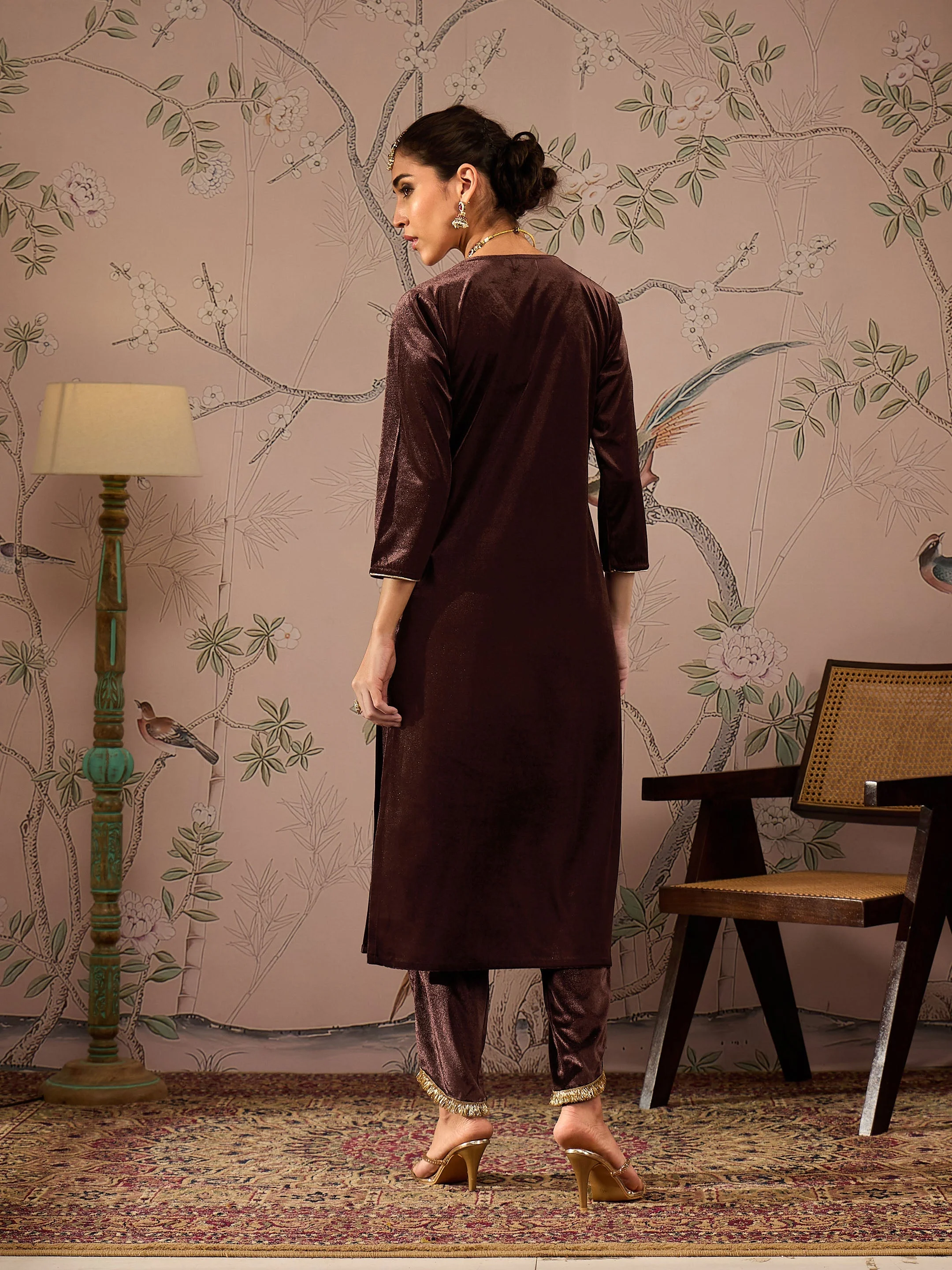 Women Brown Velvet V-Neck Front Embroidered Kurta - Image 5