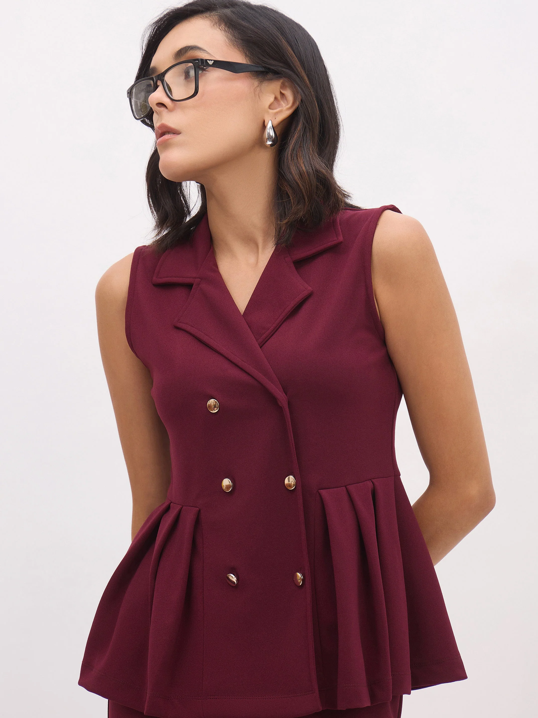 Women Burgundy Sleeveless Notched Button Top With Skirt - Image 2