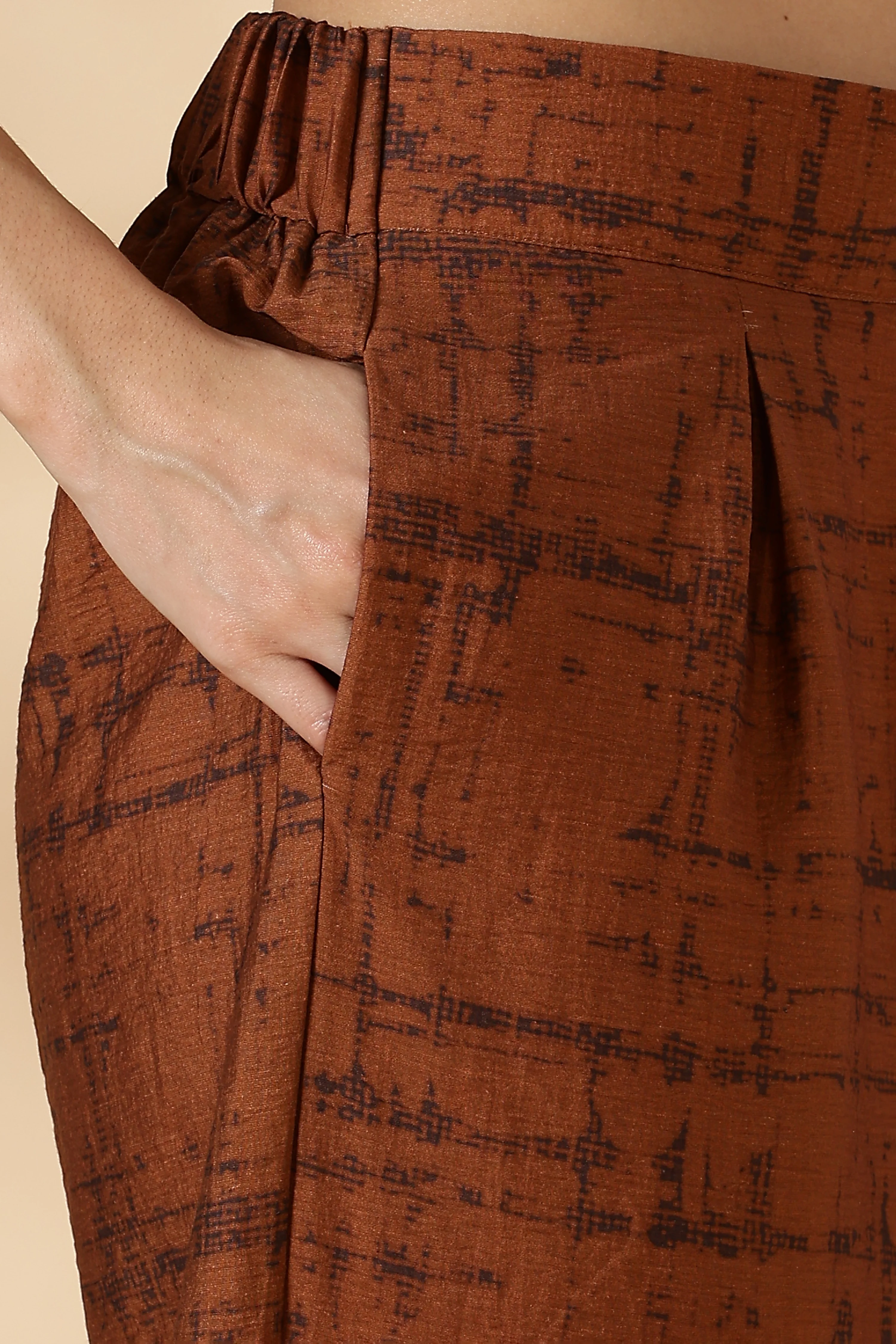 Women Copper Back Elastic Detail Trousers - Image 3