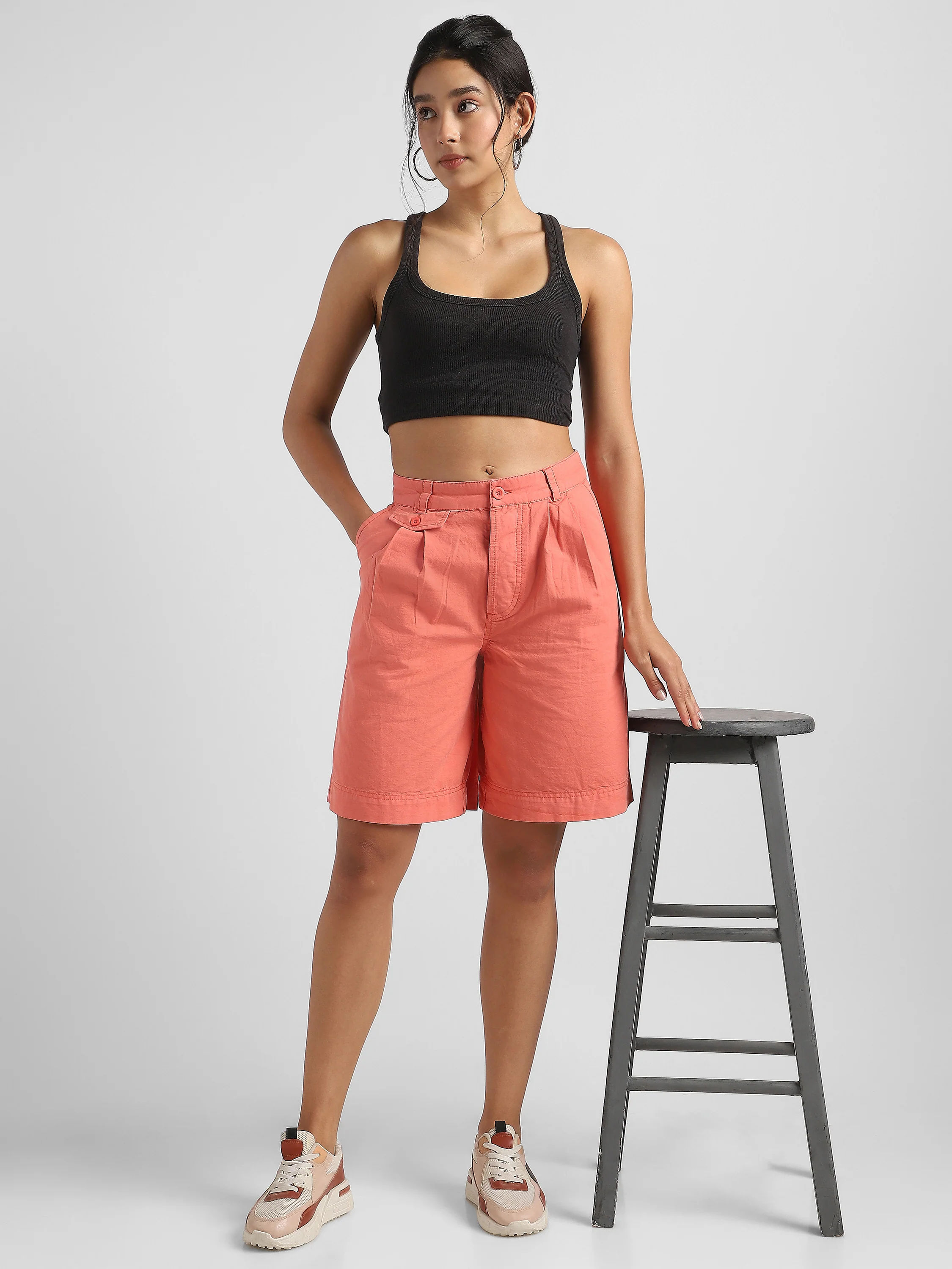 Women Coral Linen Blend Shorts - Image 2