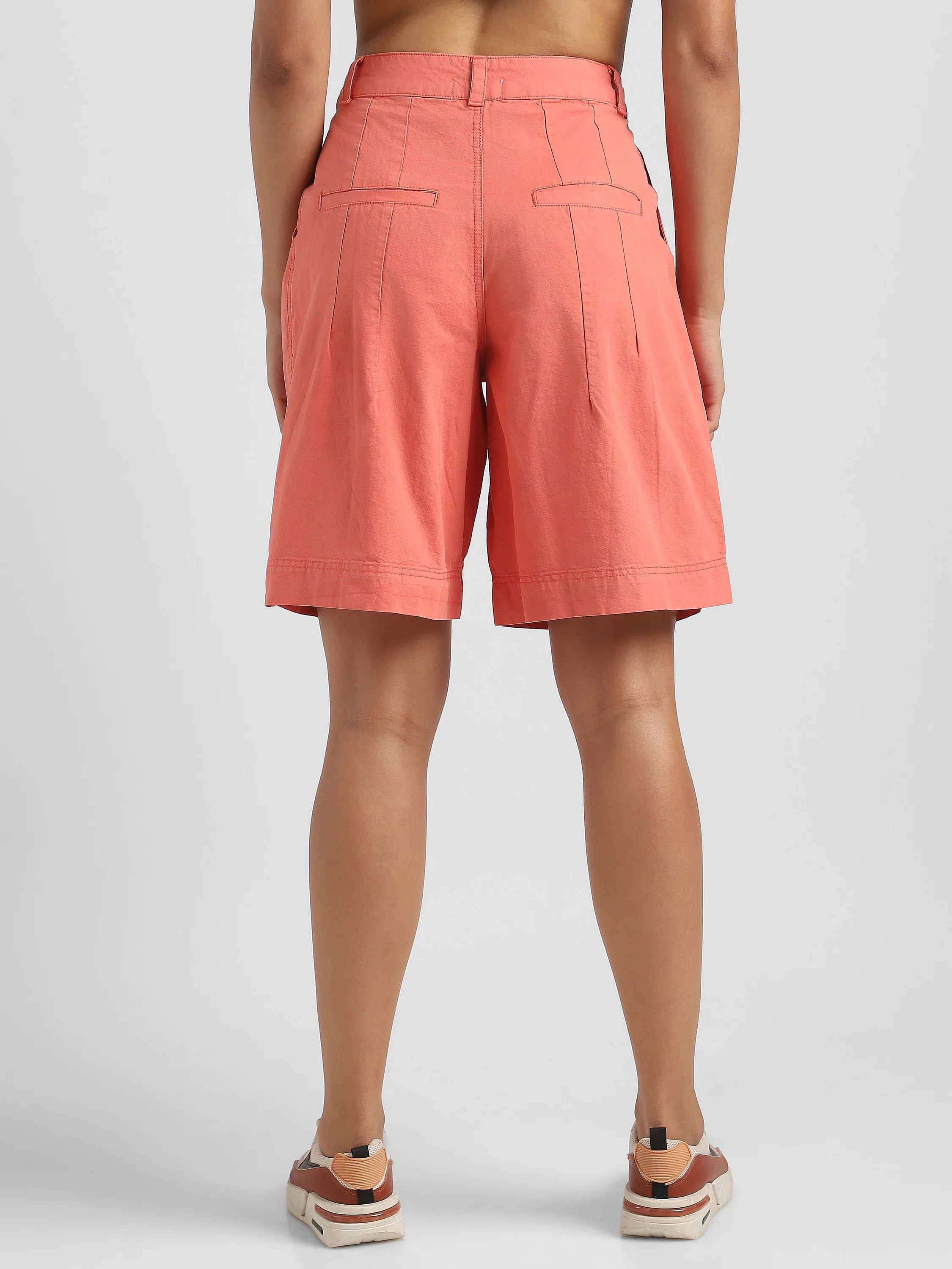 Women Coral Linen Blend Shorts - Image 4