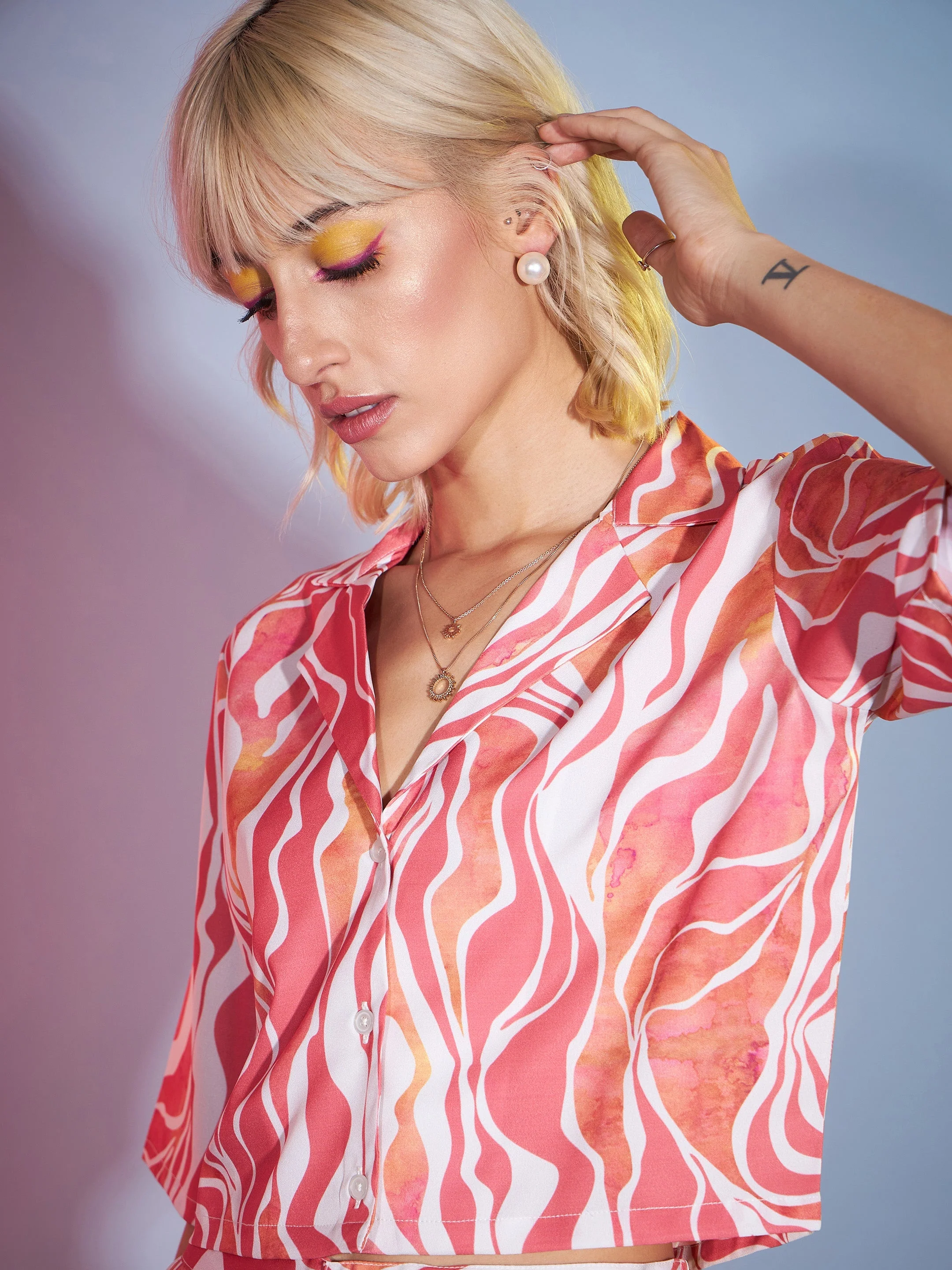 Women Coral Watercolor Crop Blazer With Tapered Pants - Image 4