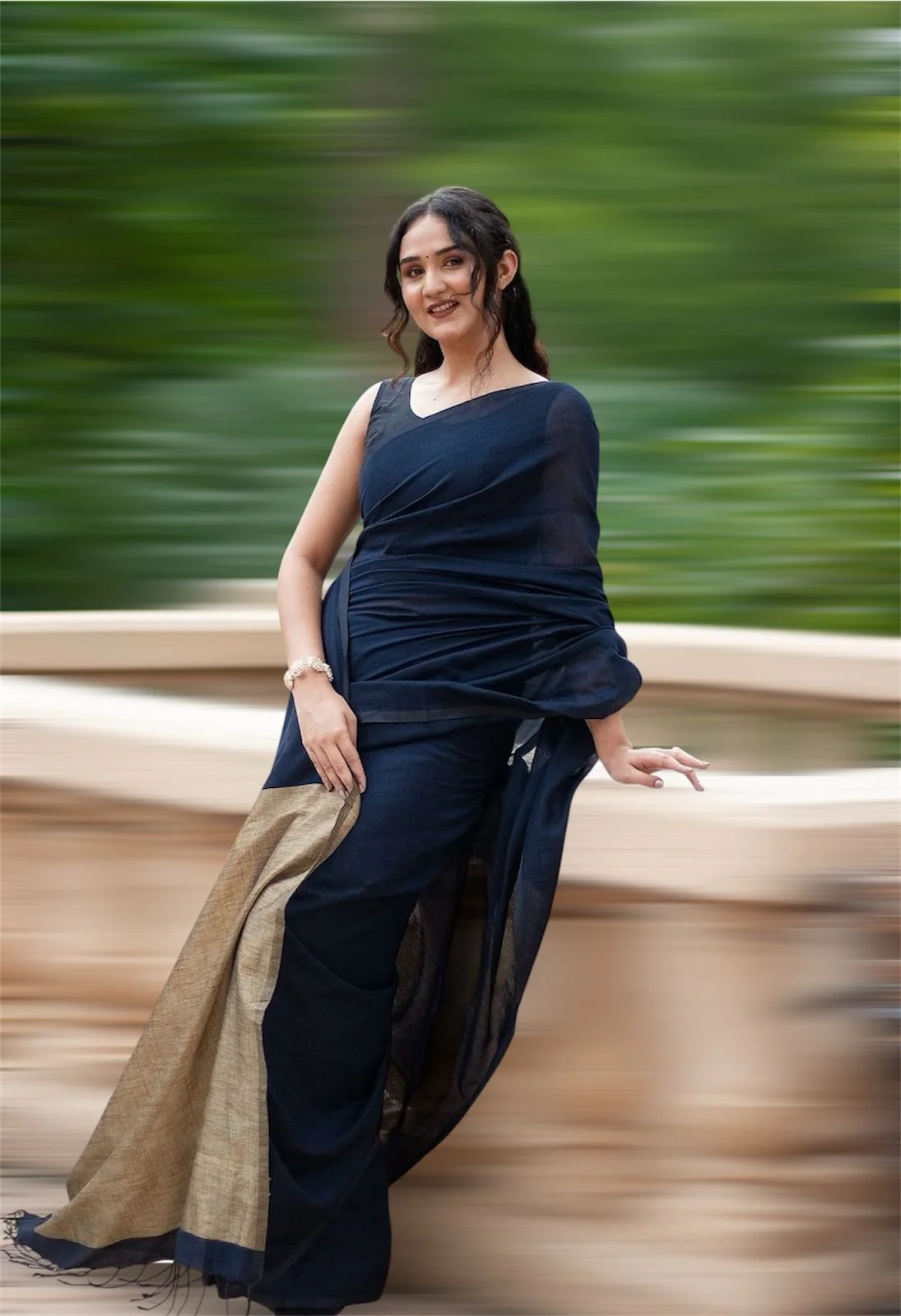 Women Cotton Blue Plain Saree - Image 2