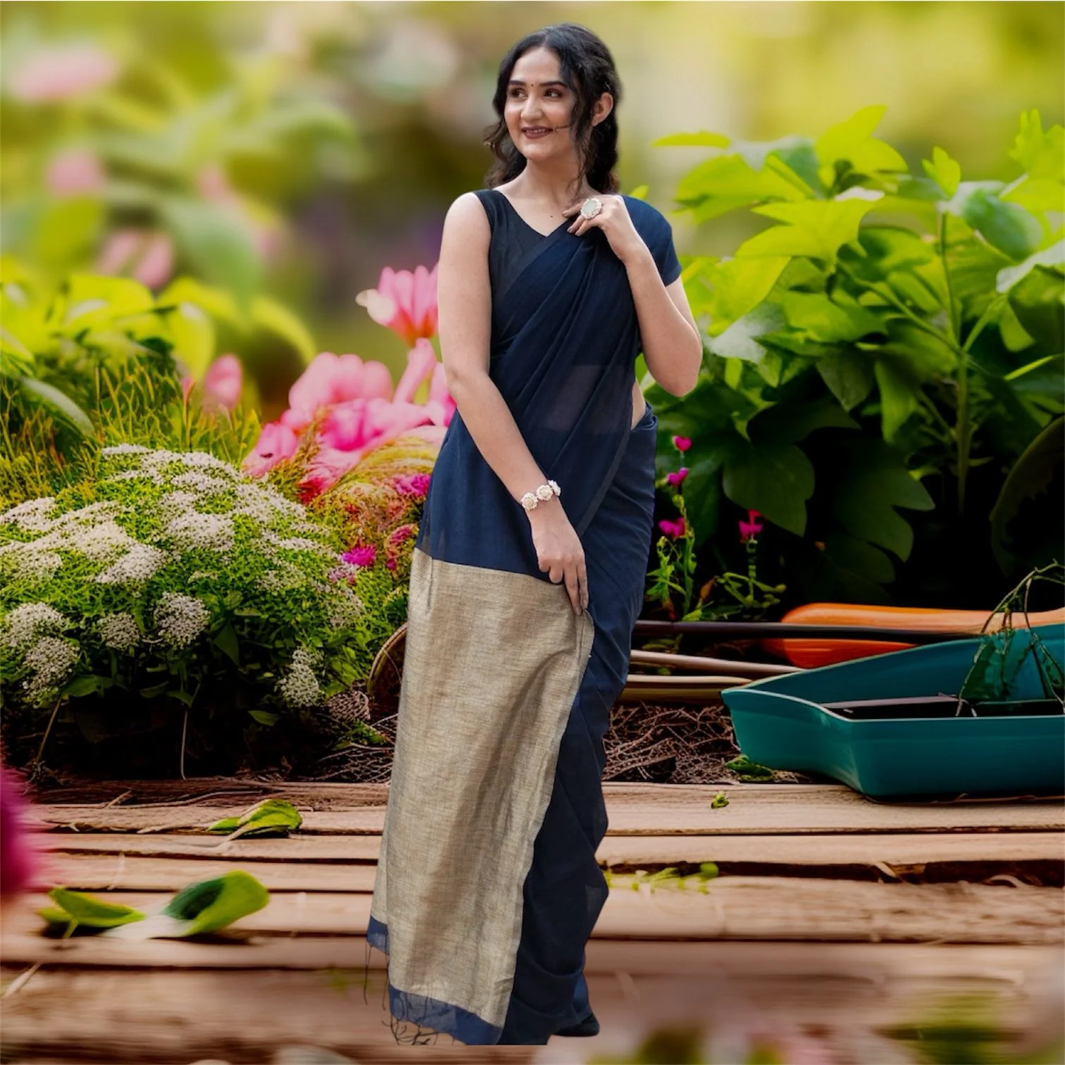Women Cotton Blue Plain Saree - Image 3