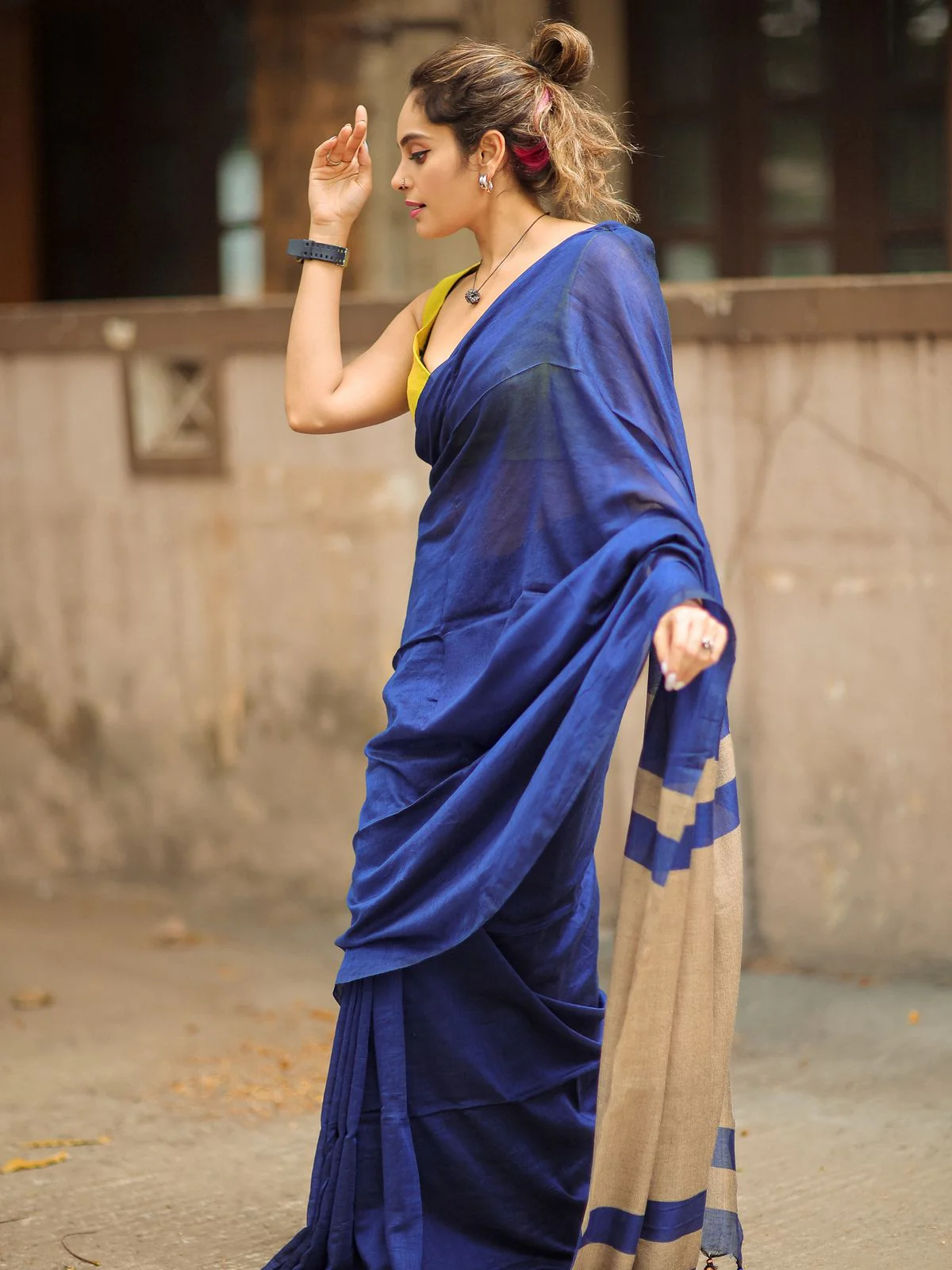 Women Cotton Checks Pallu Saree - Image 3
