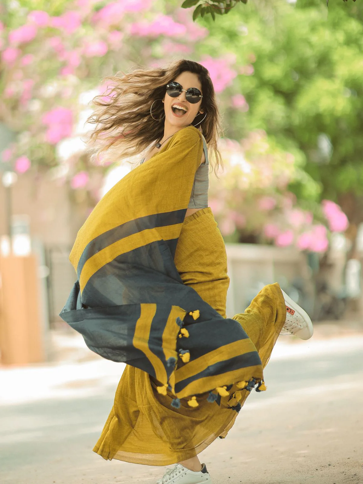 Women Cotton Checks Pallu Saree - Image 4