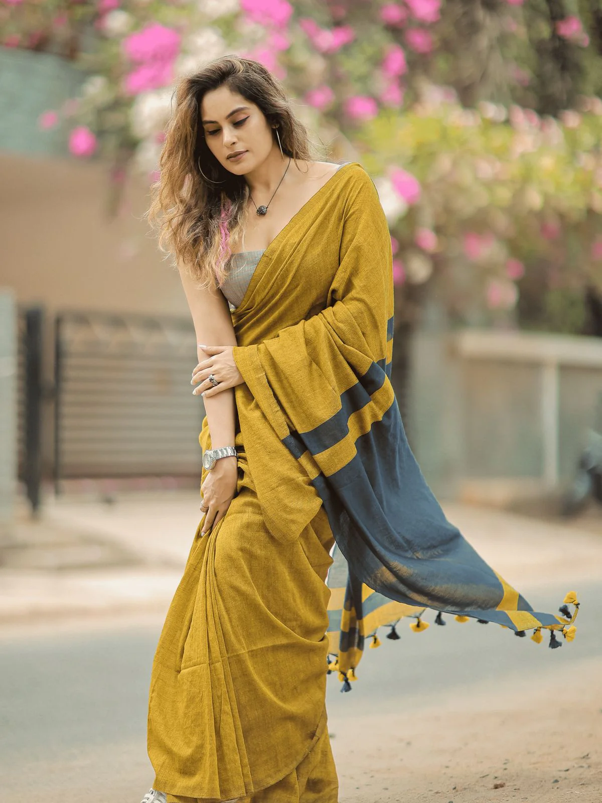 Women Cotton Checks Pallu Saree - Image 7