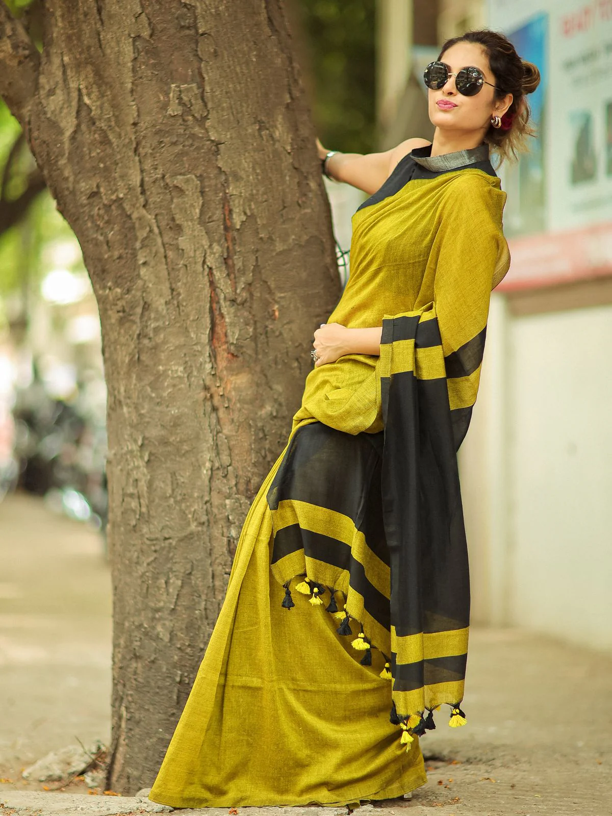 Women Cotton Checks Pallu Saree - Image 6