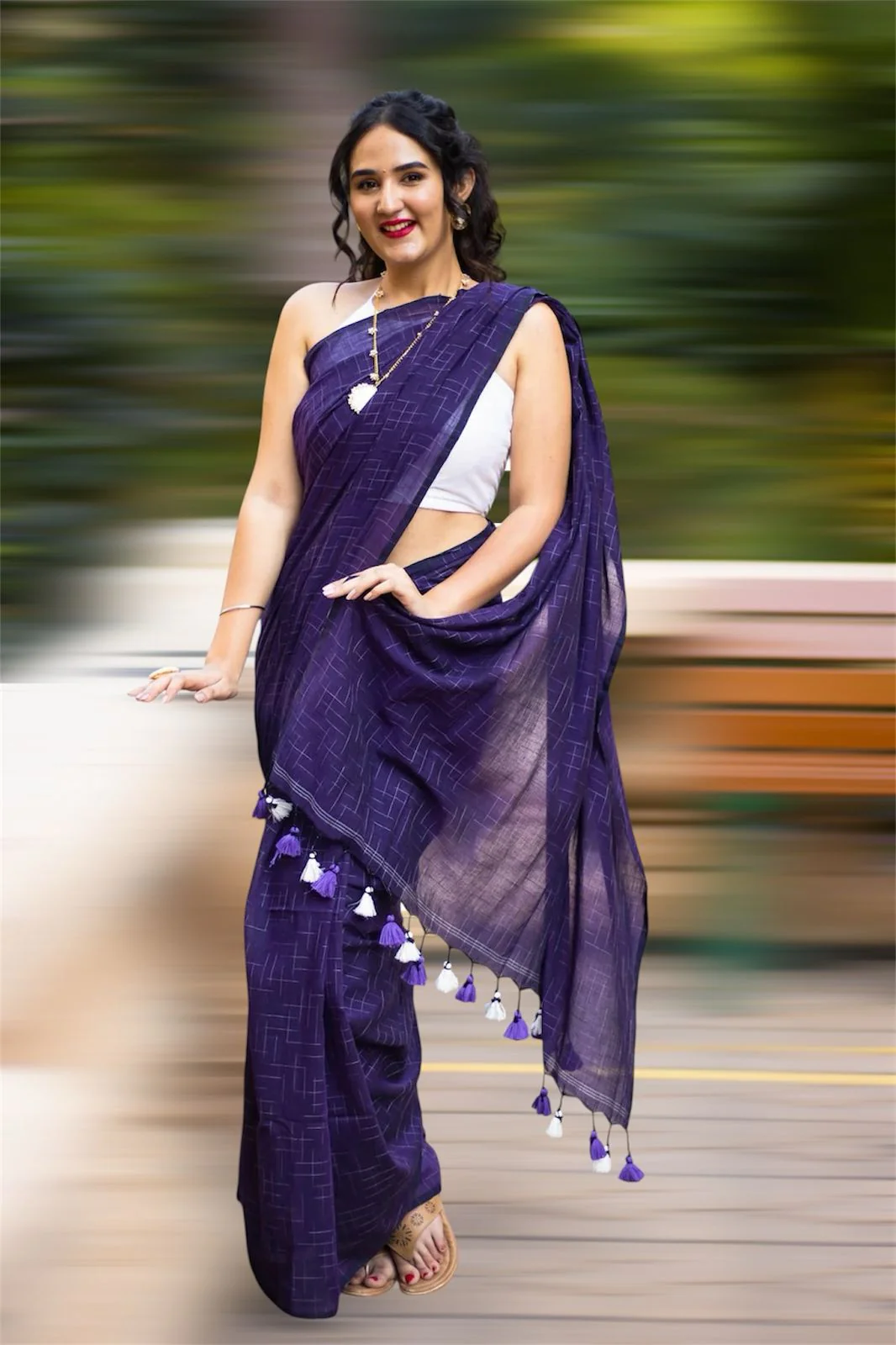 Women Cotton Checks Saree - Image 2