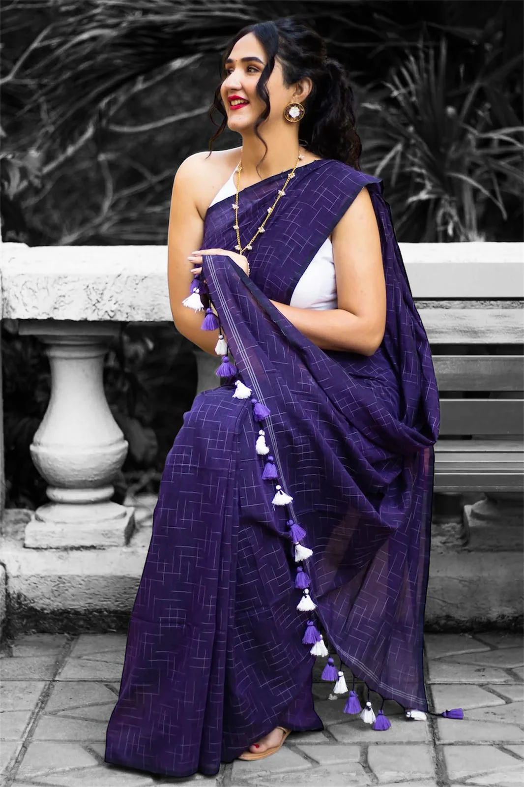 Women Cotton Checks Saree - Image 3