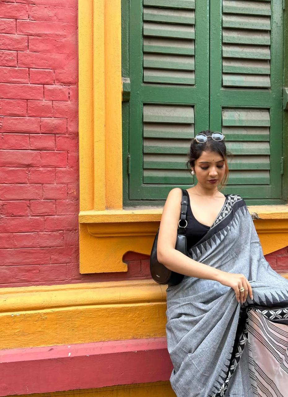 Women Cotton Design Border Saree - Image 3