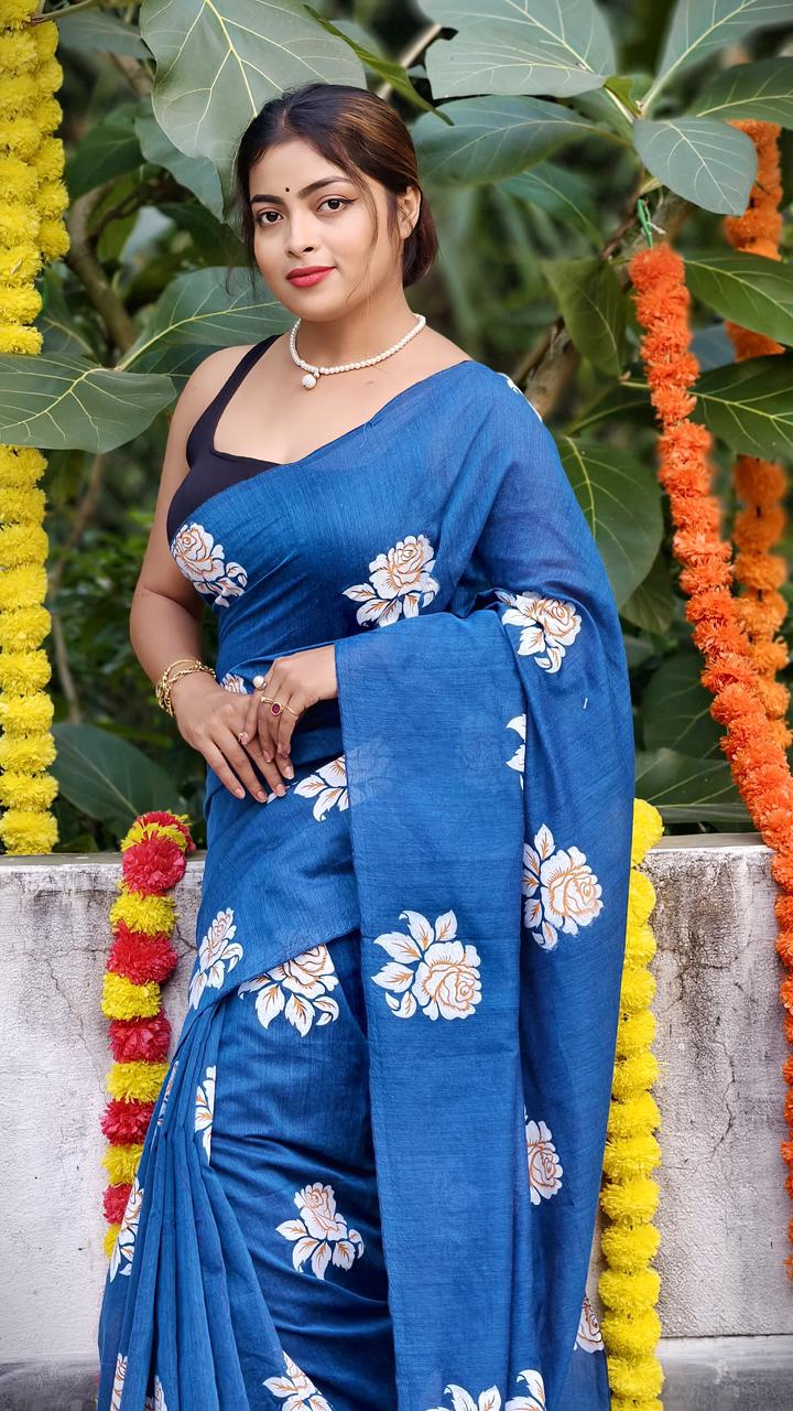 Women Cotton Floral Design Saree - Image 4