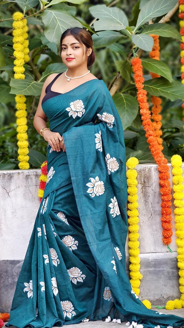 Women Cotton Floral Design Saree - Image 4