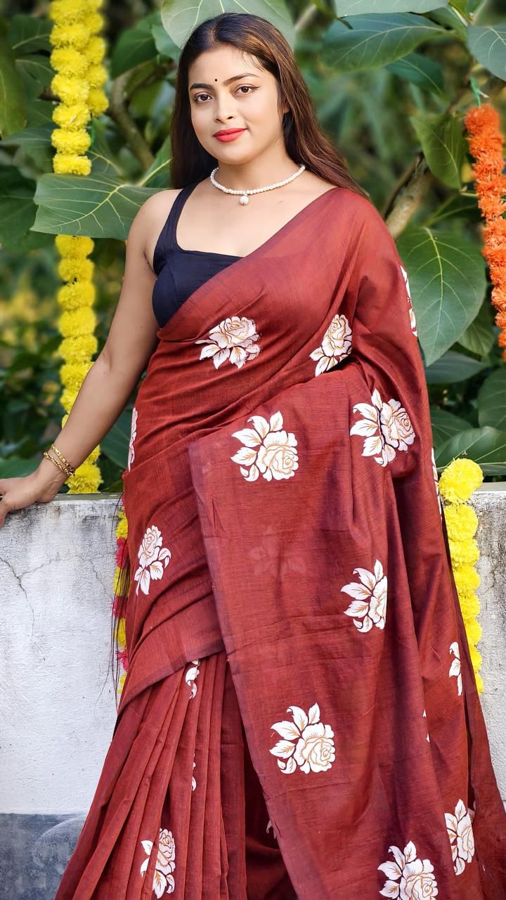 Women Cotton Floral Design Saree - Image 4